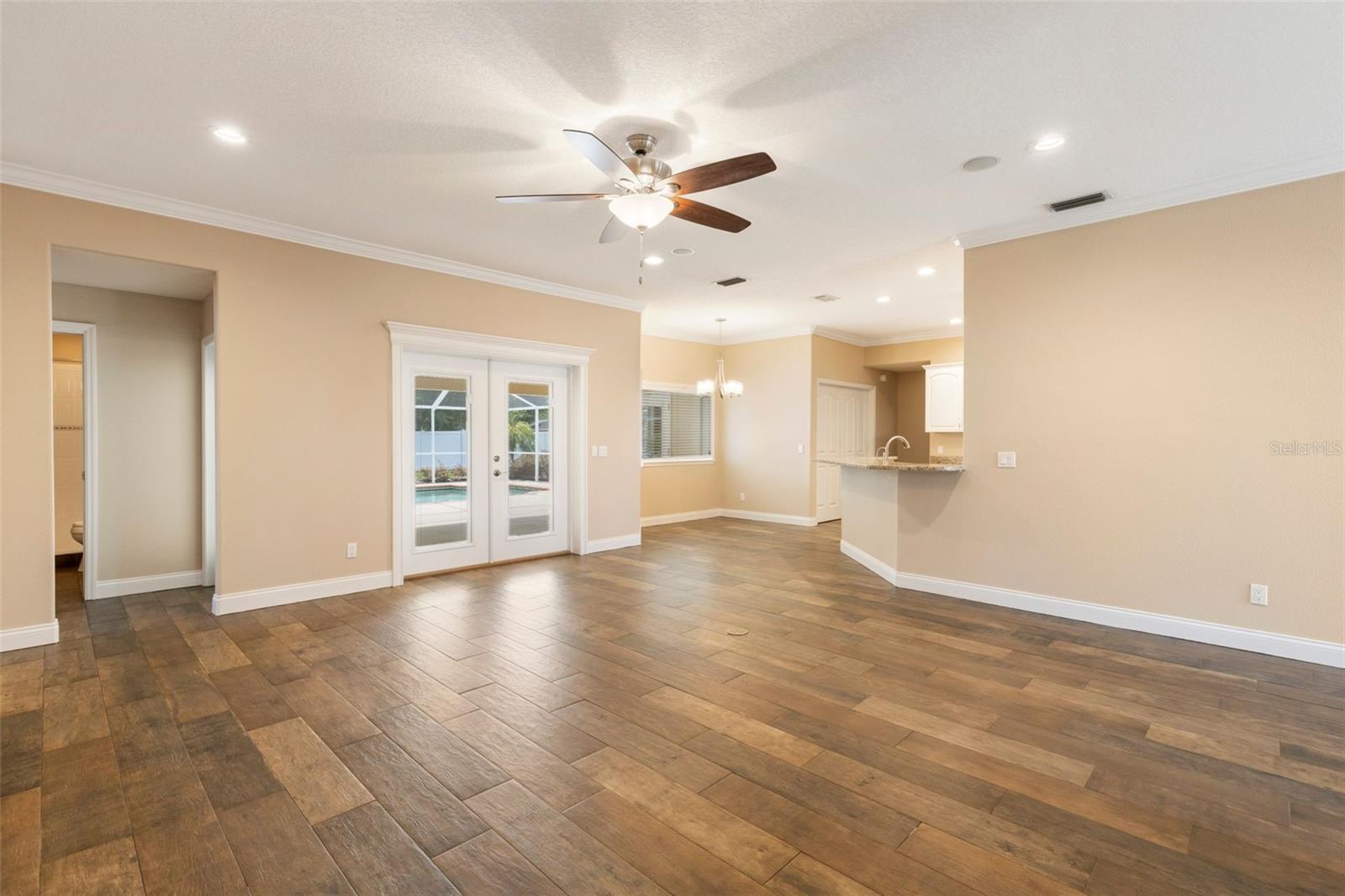 Image 9 of 43 For 5523 Highlands Vista Circle