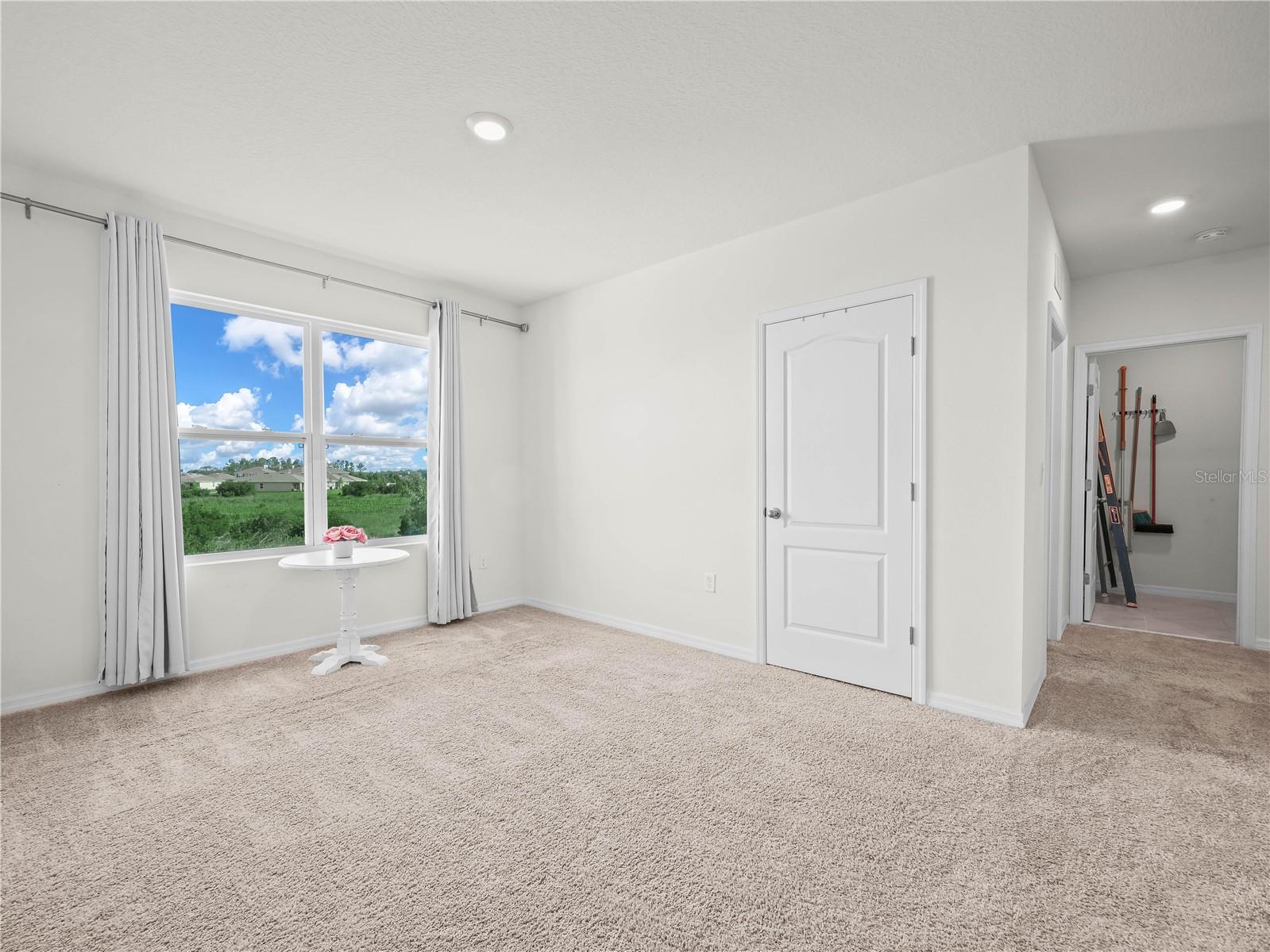 Image 21 of 37 For 2811 Grandbury Grove