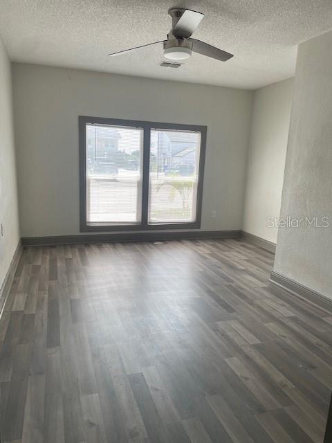 Image 18 of 27 For 1100 Lowry Avenue 33