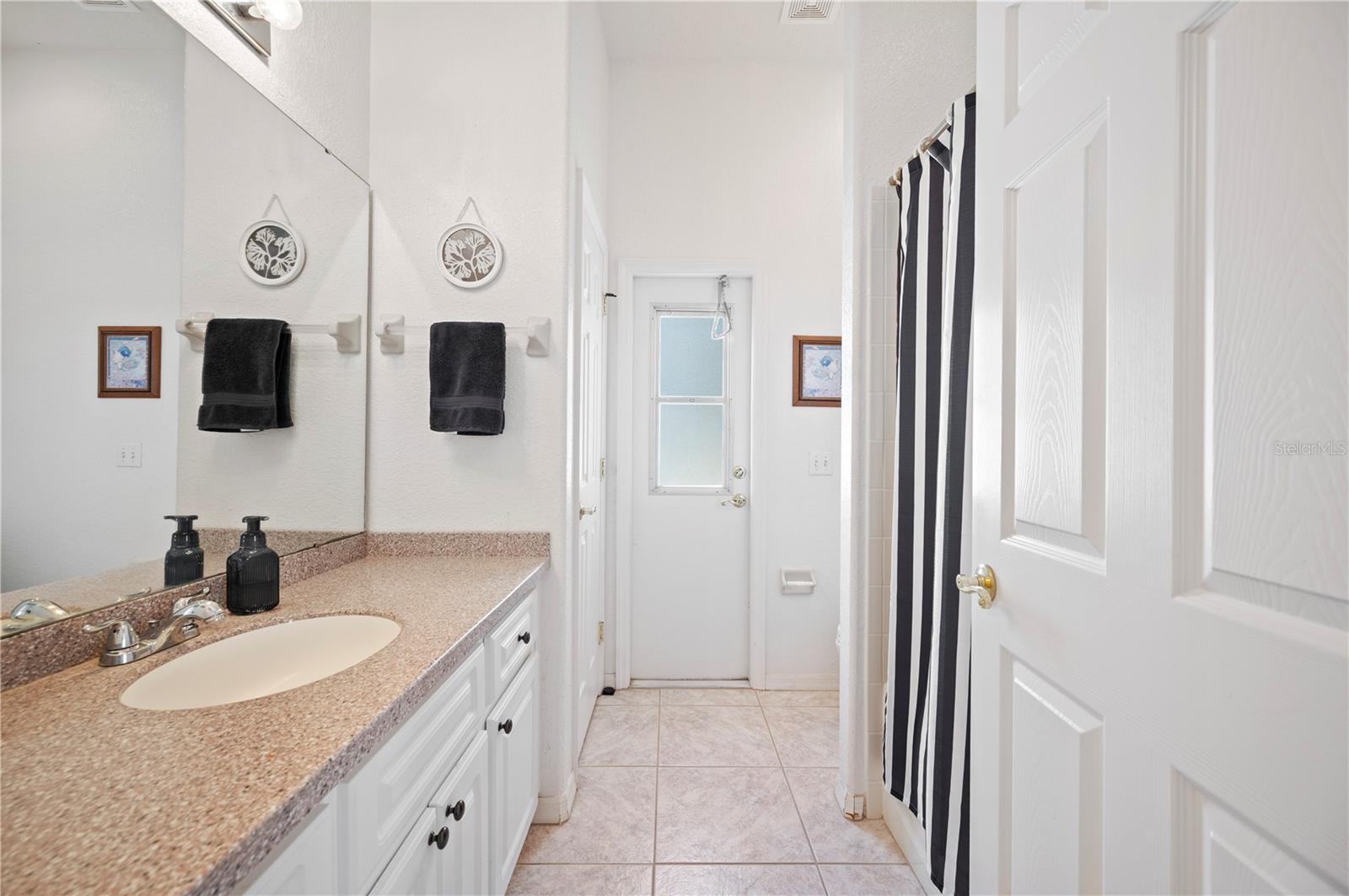 Image 11 of 15 For 525 Seven Oaks Street