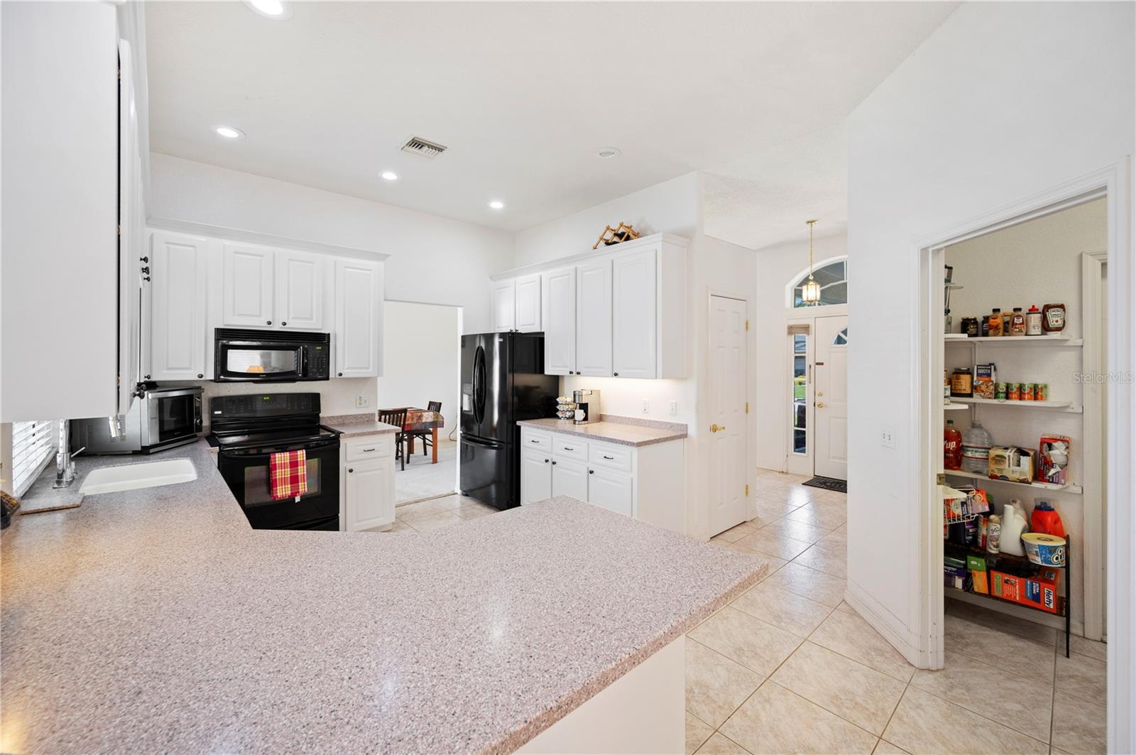 Image 3 of 15 For 525 Seven Oaks Street