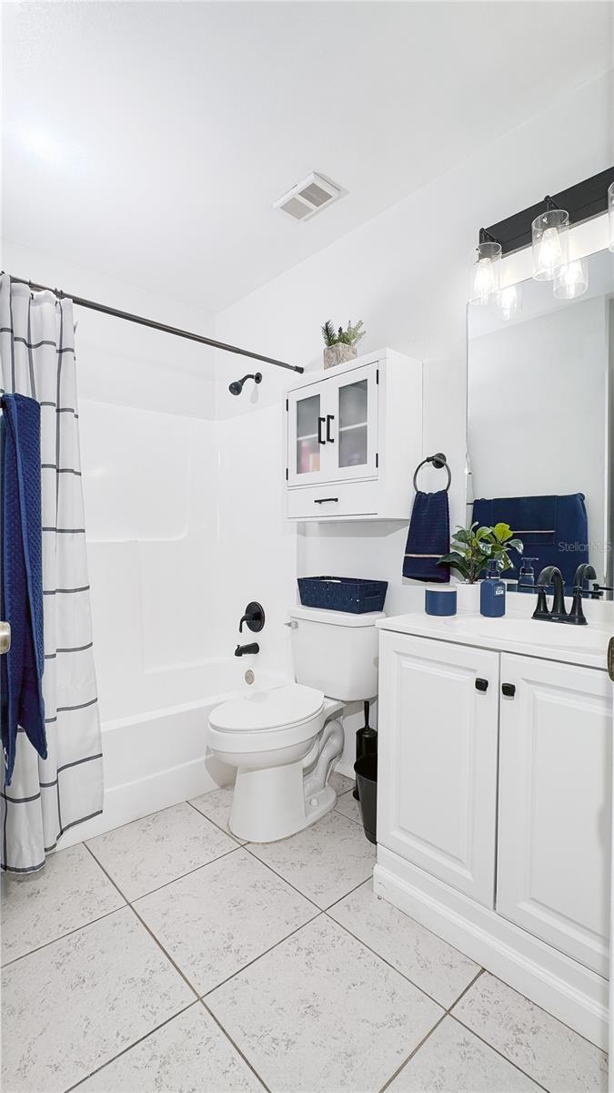 Image 15 of 17 For 2075 Isle Royale Court Se 163