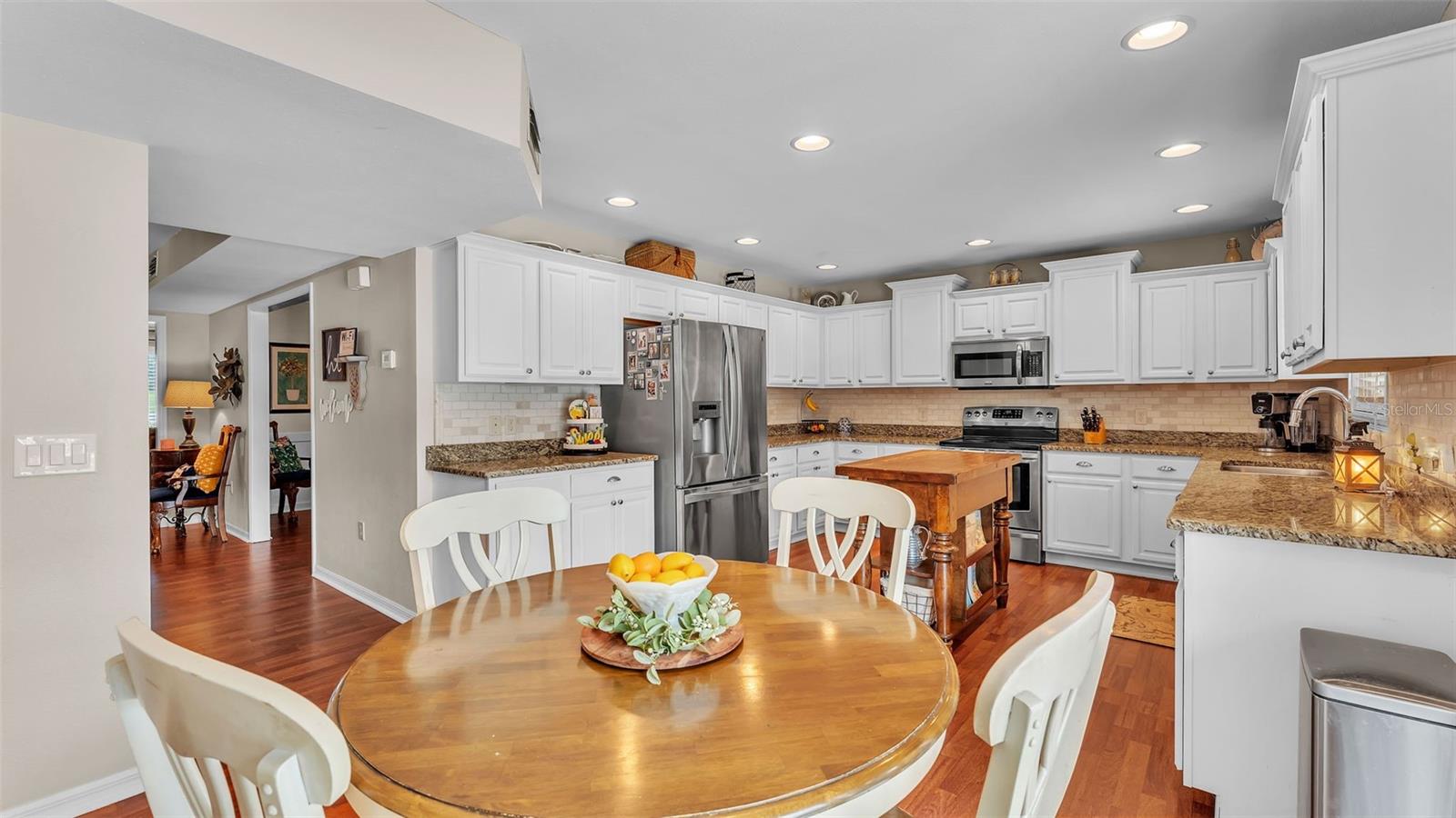 Image 12 of 90 For 512 Water Oak Court