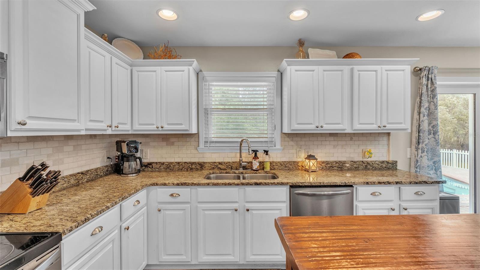Image 16 of 90 For 512 Water Oak Court