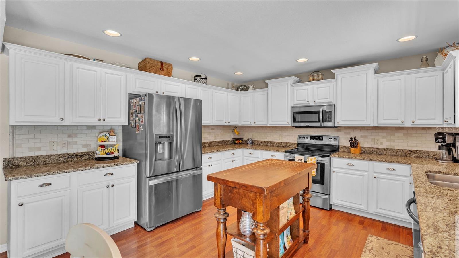 Image 17 of 90 For 512 Water Oak Court