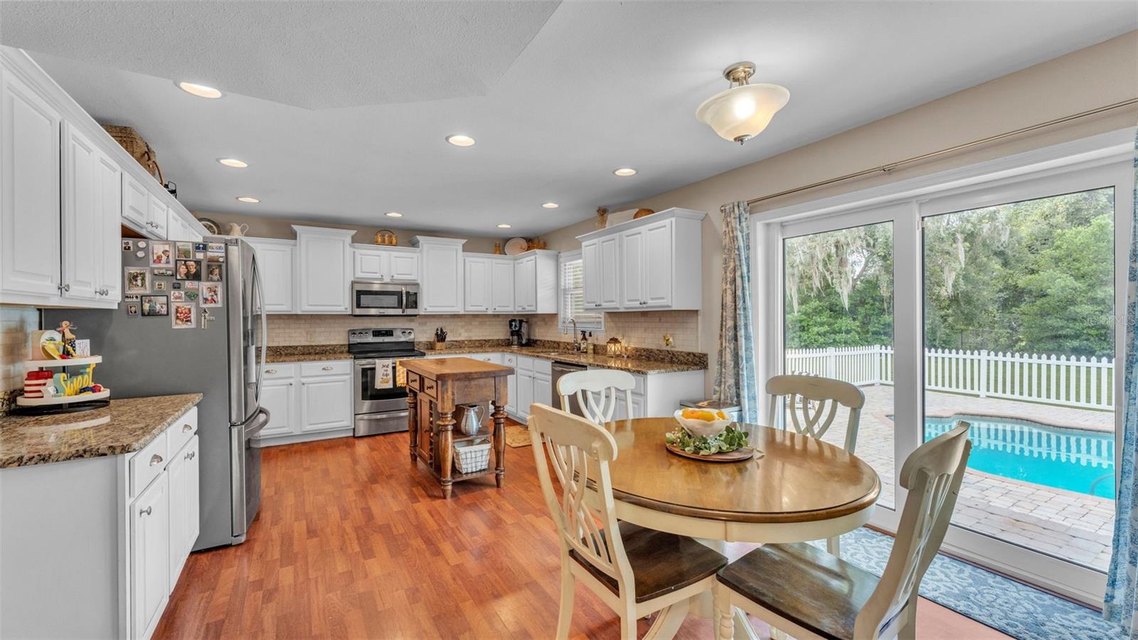 Image 18 of 90 For 512 Water Oak Court
