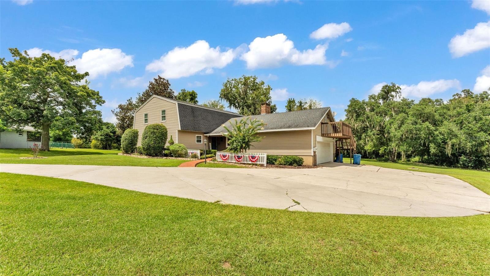 Image 3 of 90 For 512 Water Oak Court