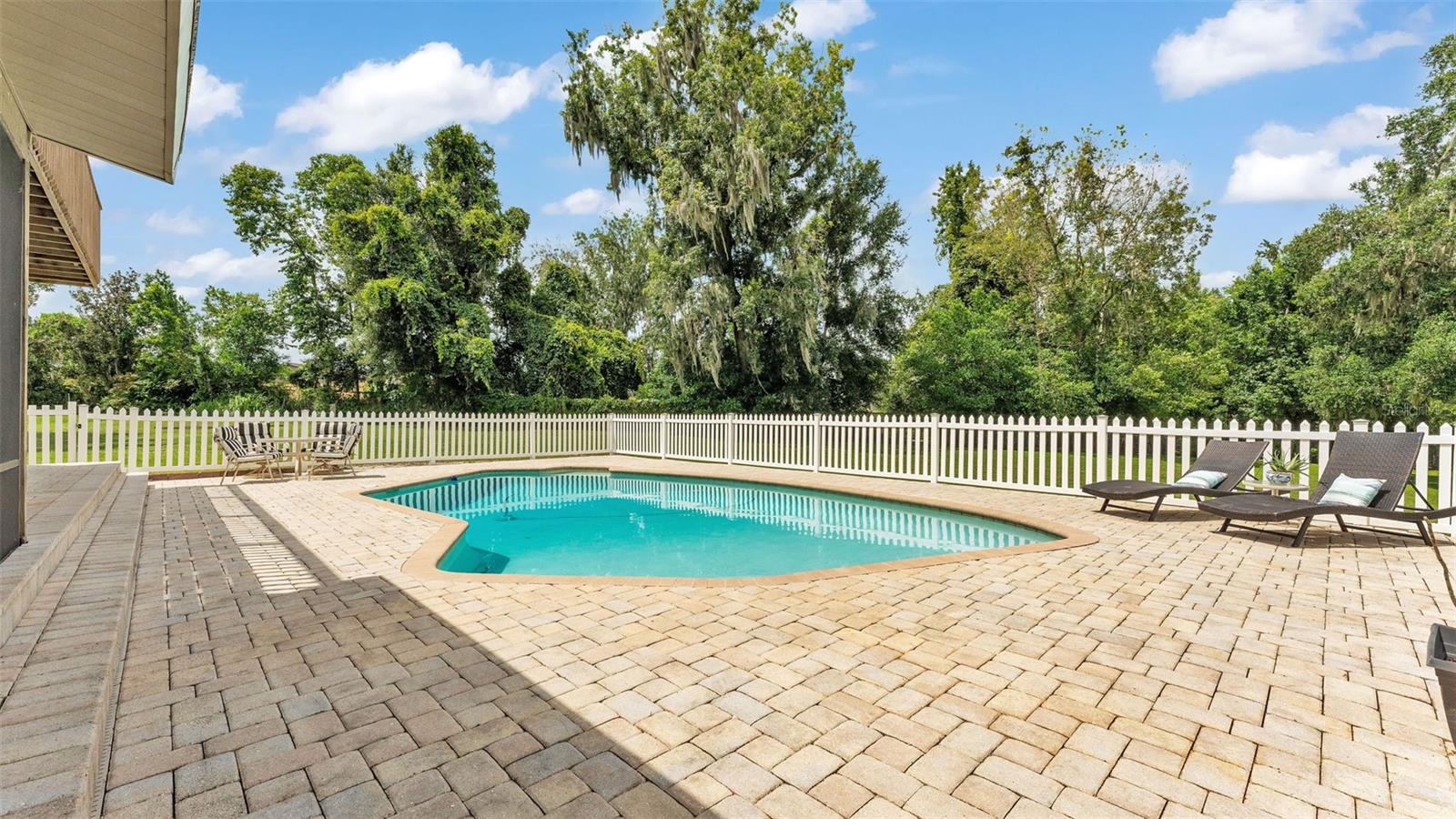 Image 63 of 90 For 512 Water Oak Court