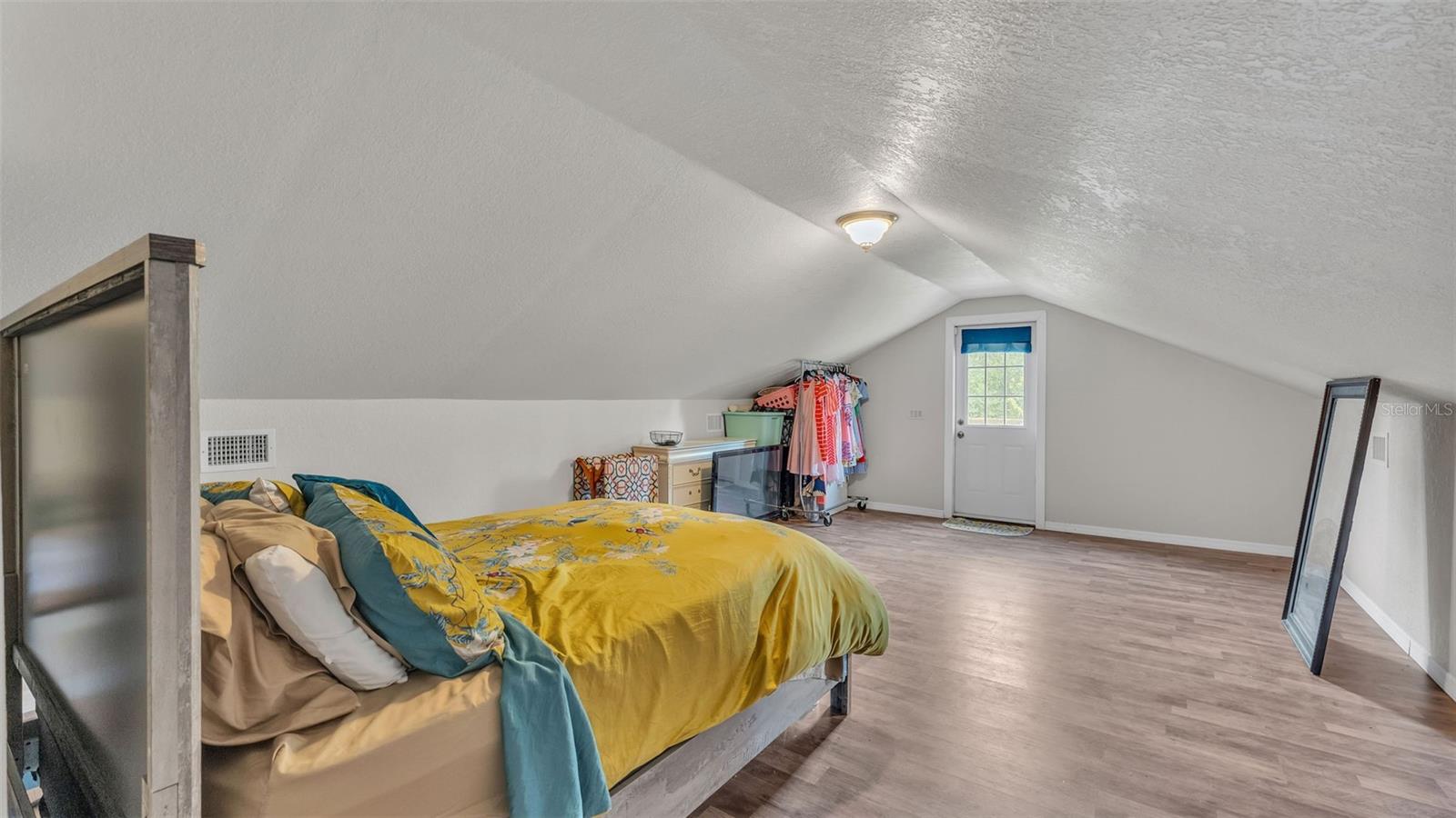 Image 72 of 90 For 512 Water Oak Court