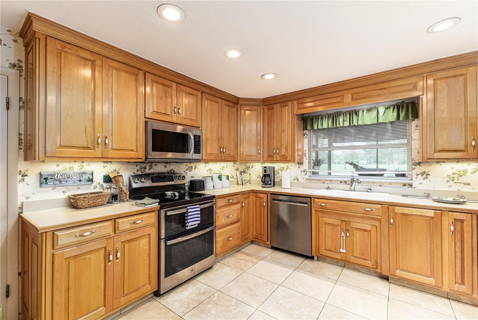 Image 4 of 48 For 521 Lone Palm Drive