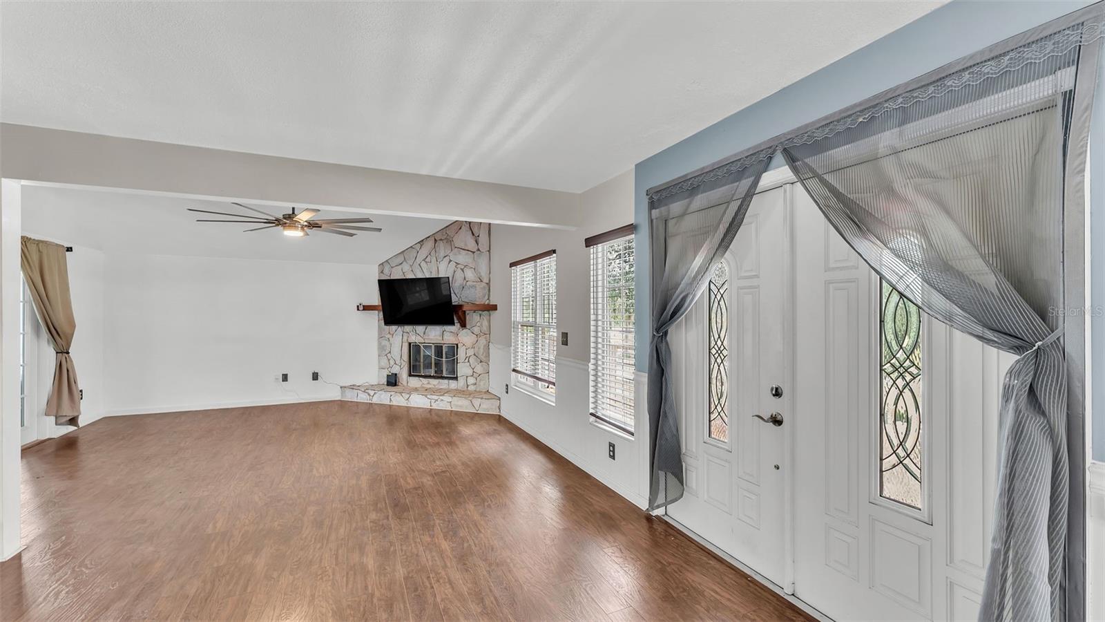 Image 11 of 75 For 9934 Peninsular Drive