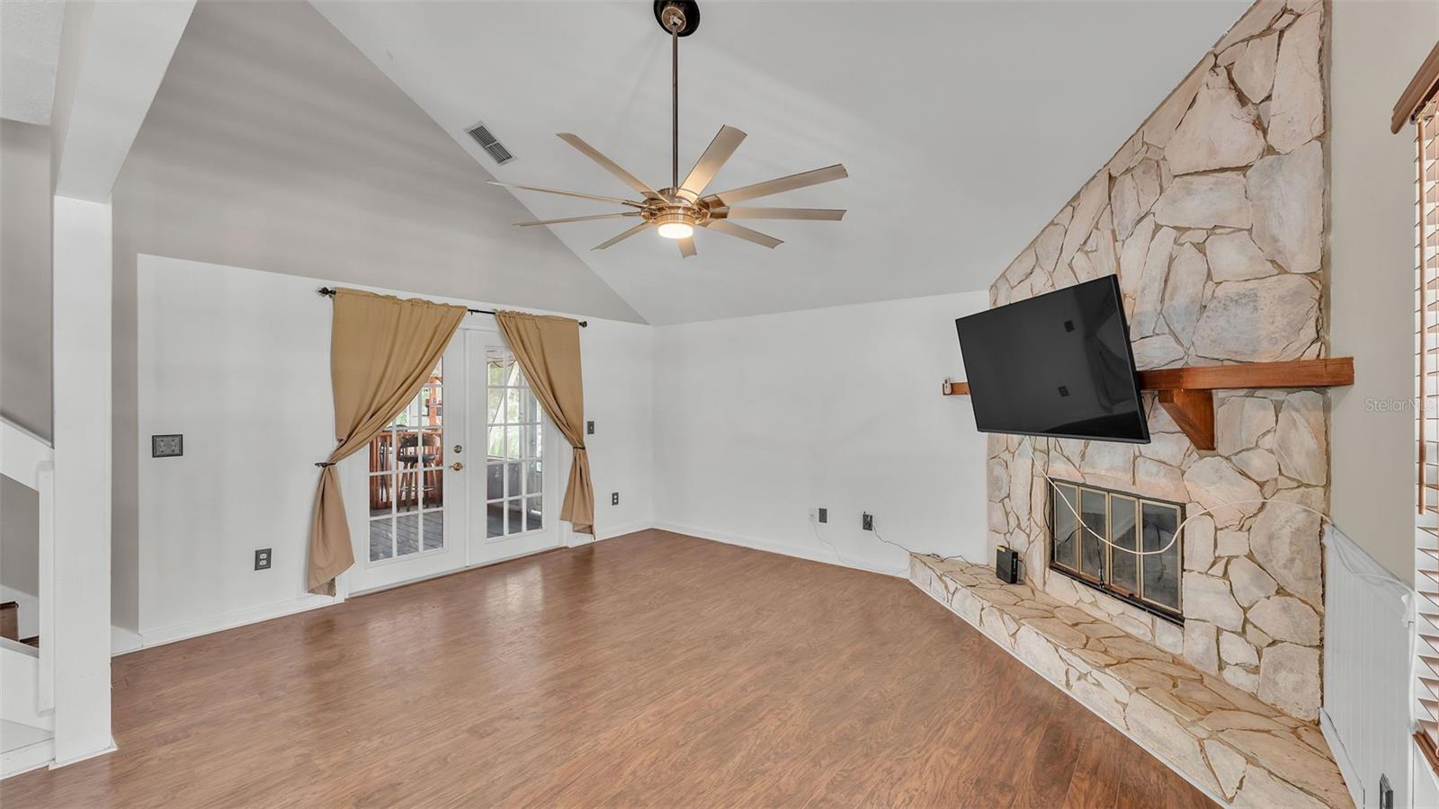 Image 12 of 75 For 9934 Peninsular Drive