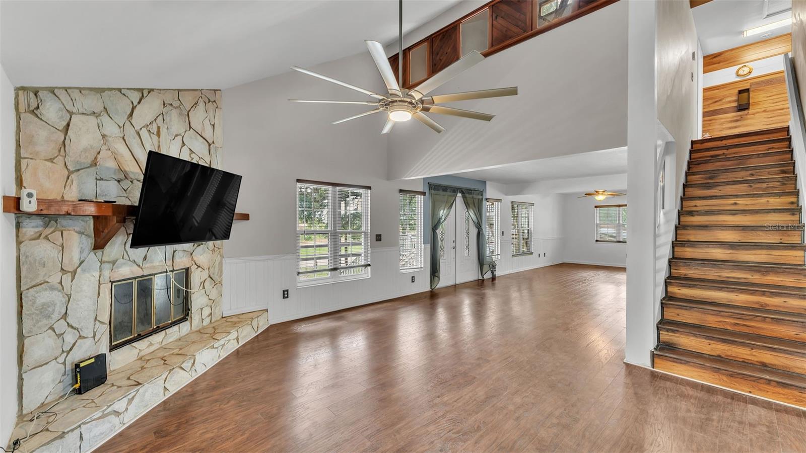Image 13 of 75 For 9934 Peninsular Drive