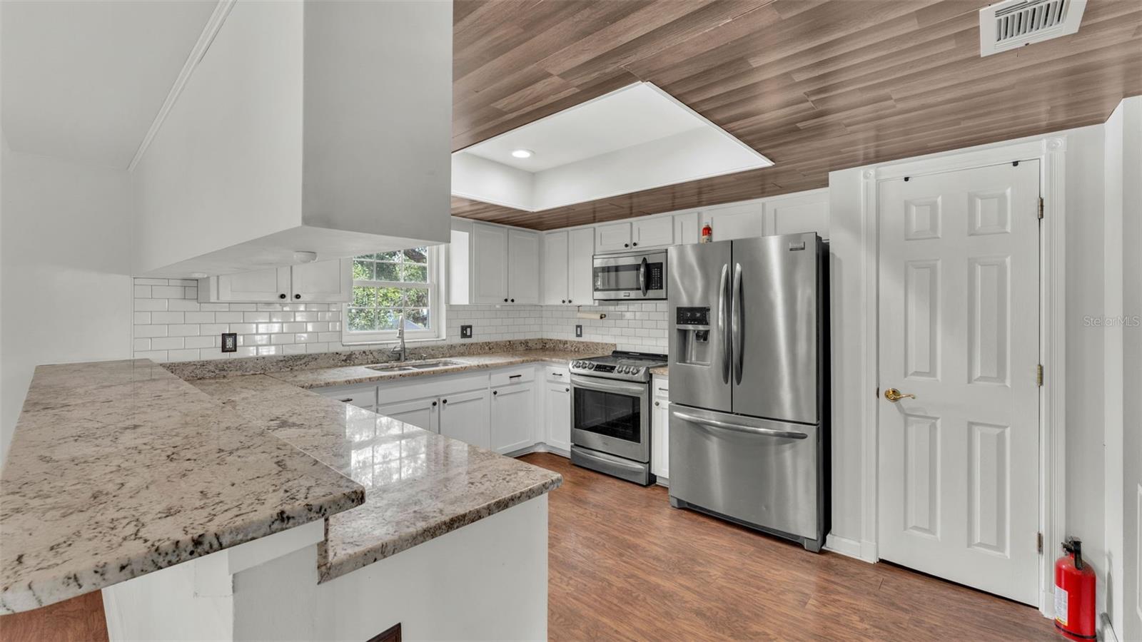 Image 17 of 75 For 9934 Peninsular Drive