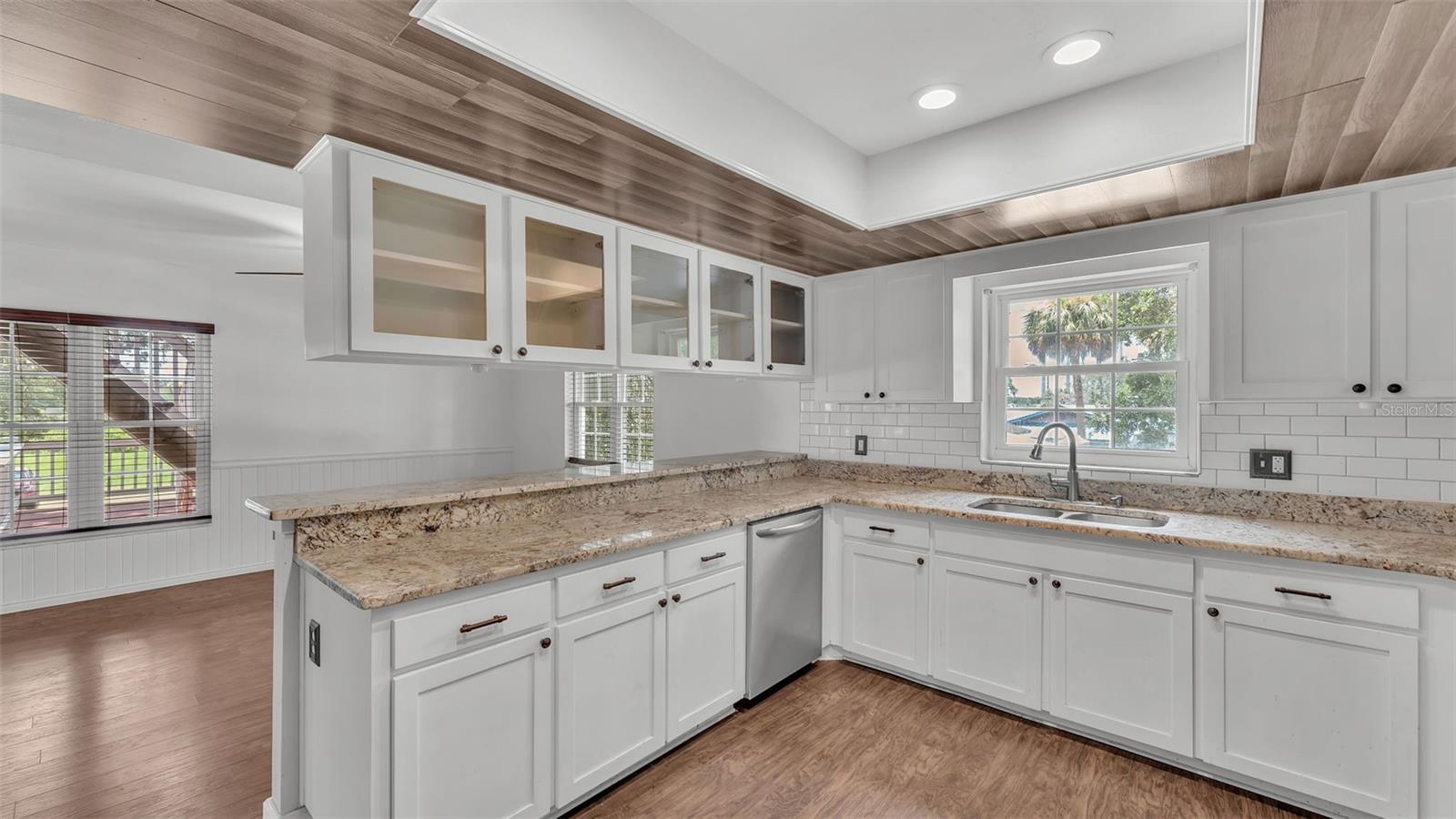 Image 18 of 75 For 9934 Peninsular Drive