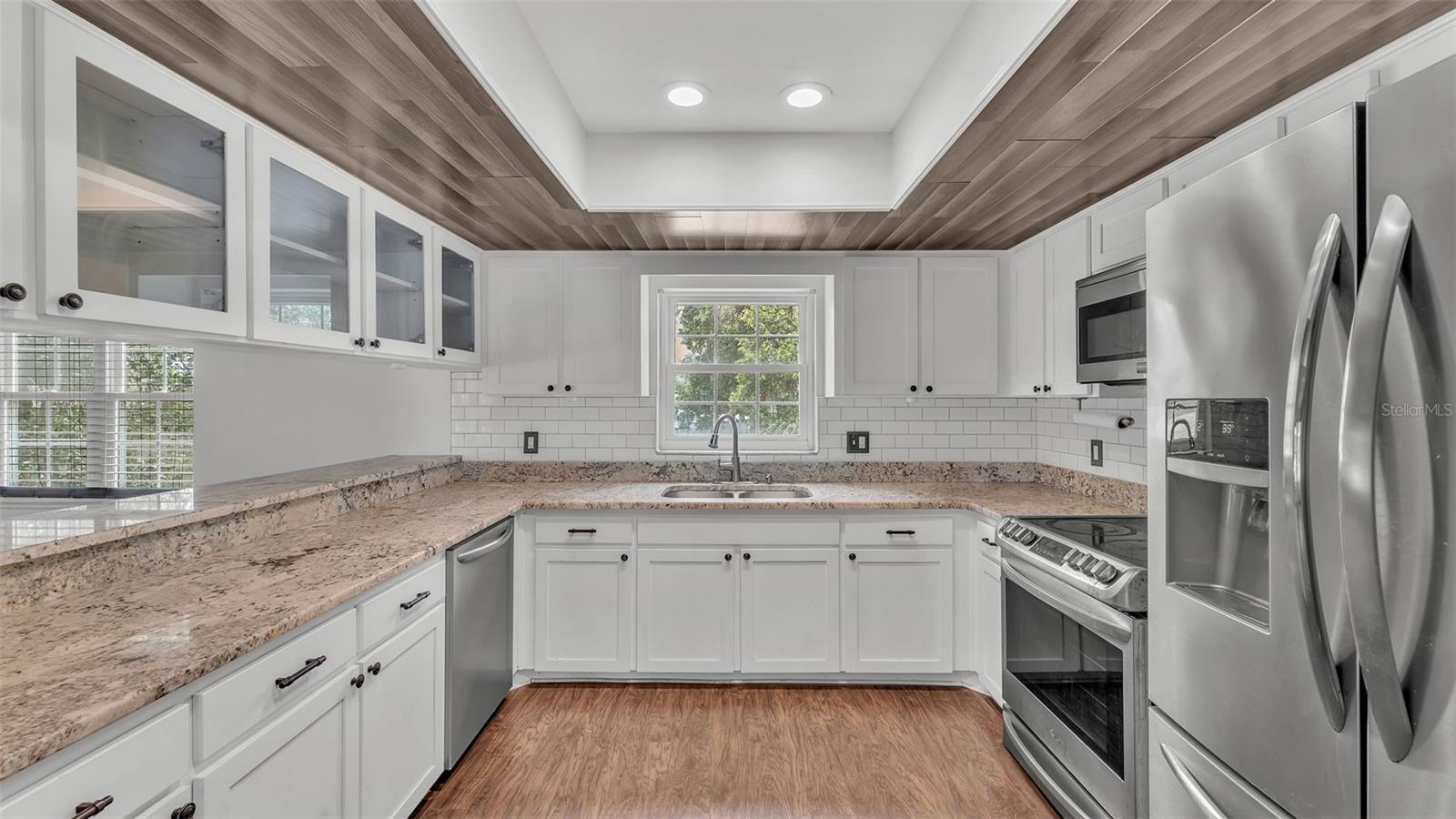 Image 19 of 75 For 9934 Peninsular Drive
