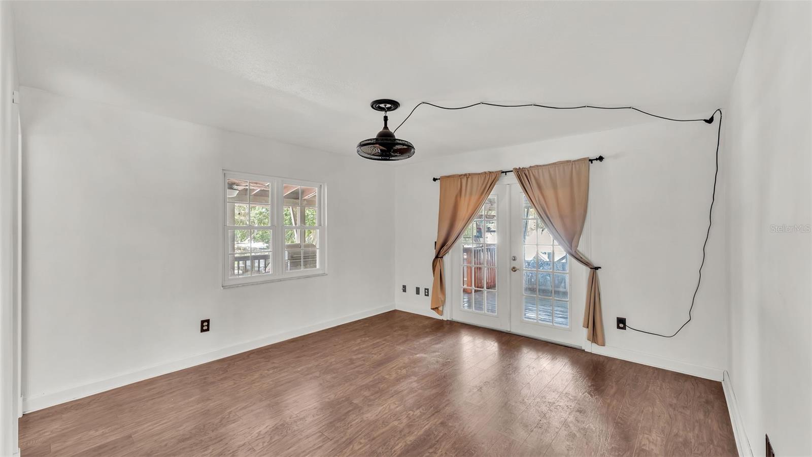Image 20 of 75 For 9934 Peninsular Drive
