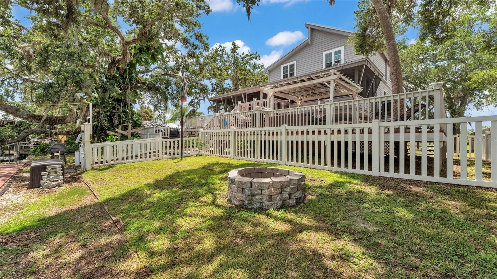 Image 53 of 75 For 9934 Peninsular Drive