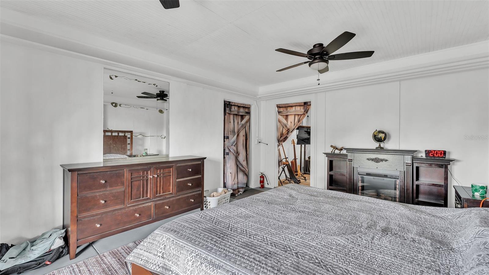 Image 63 of 75 For 9934 Peninsular Drive