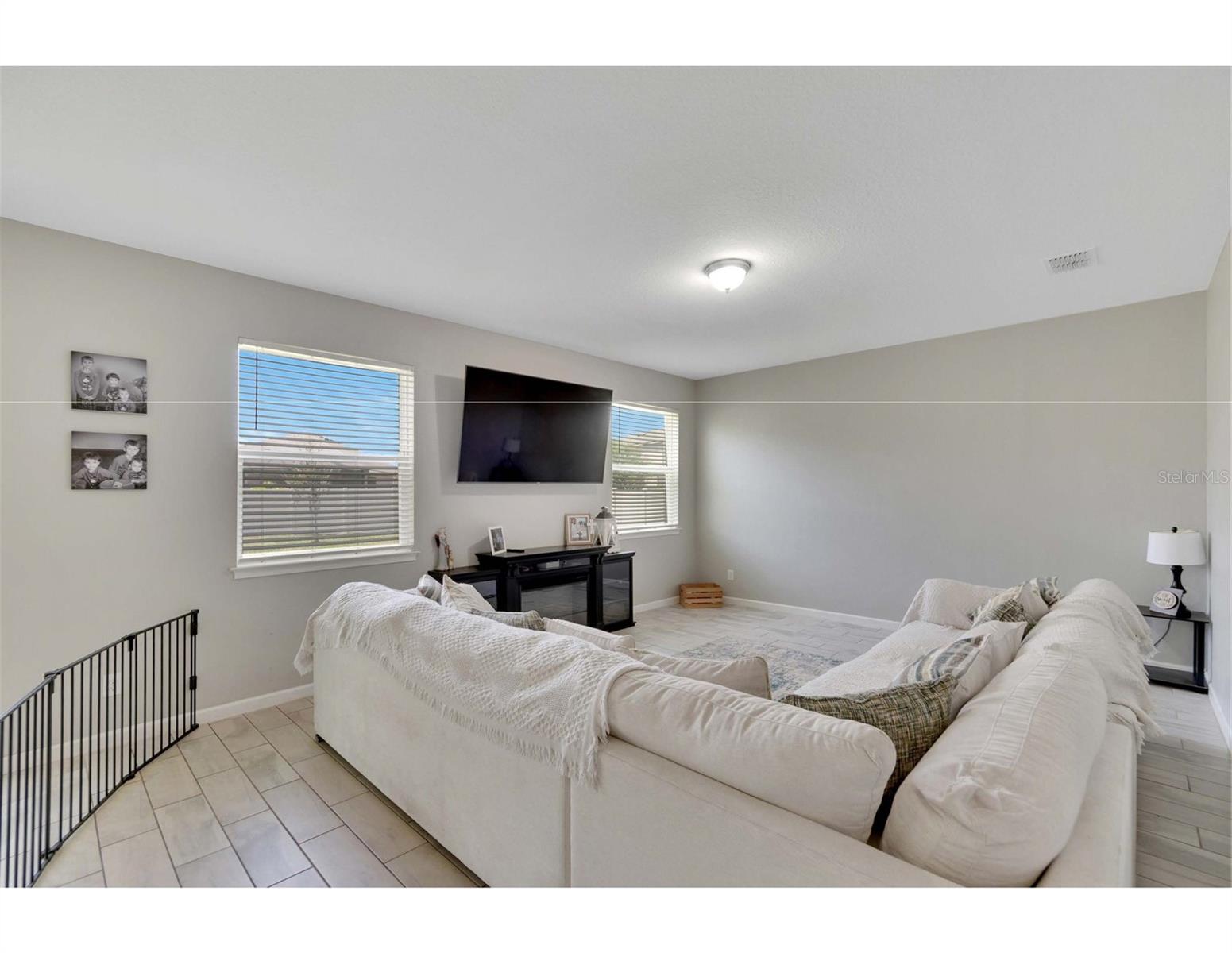 Image 15 of 70 For 10646 Planer Picket Drive