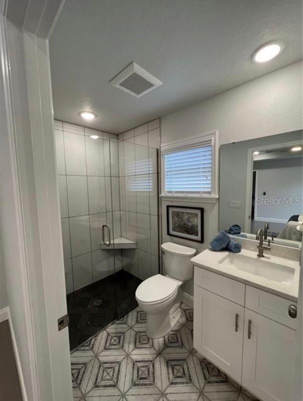 Image 13 of 19 For 415 Petteway Drive