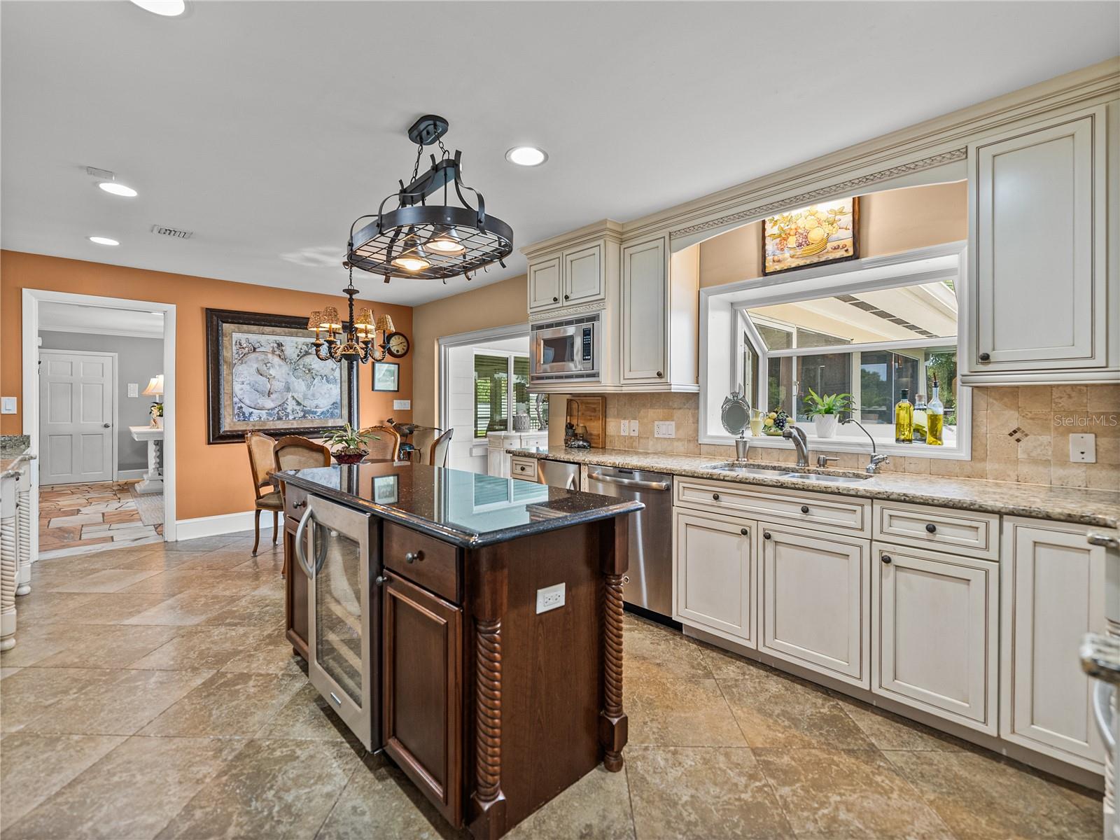 Image 20 of 81 For 2213 Woodbine Avenue