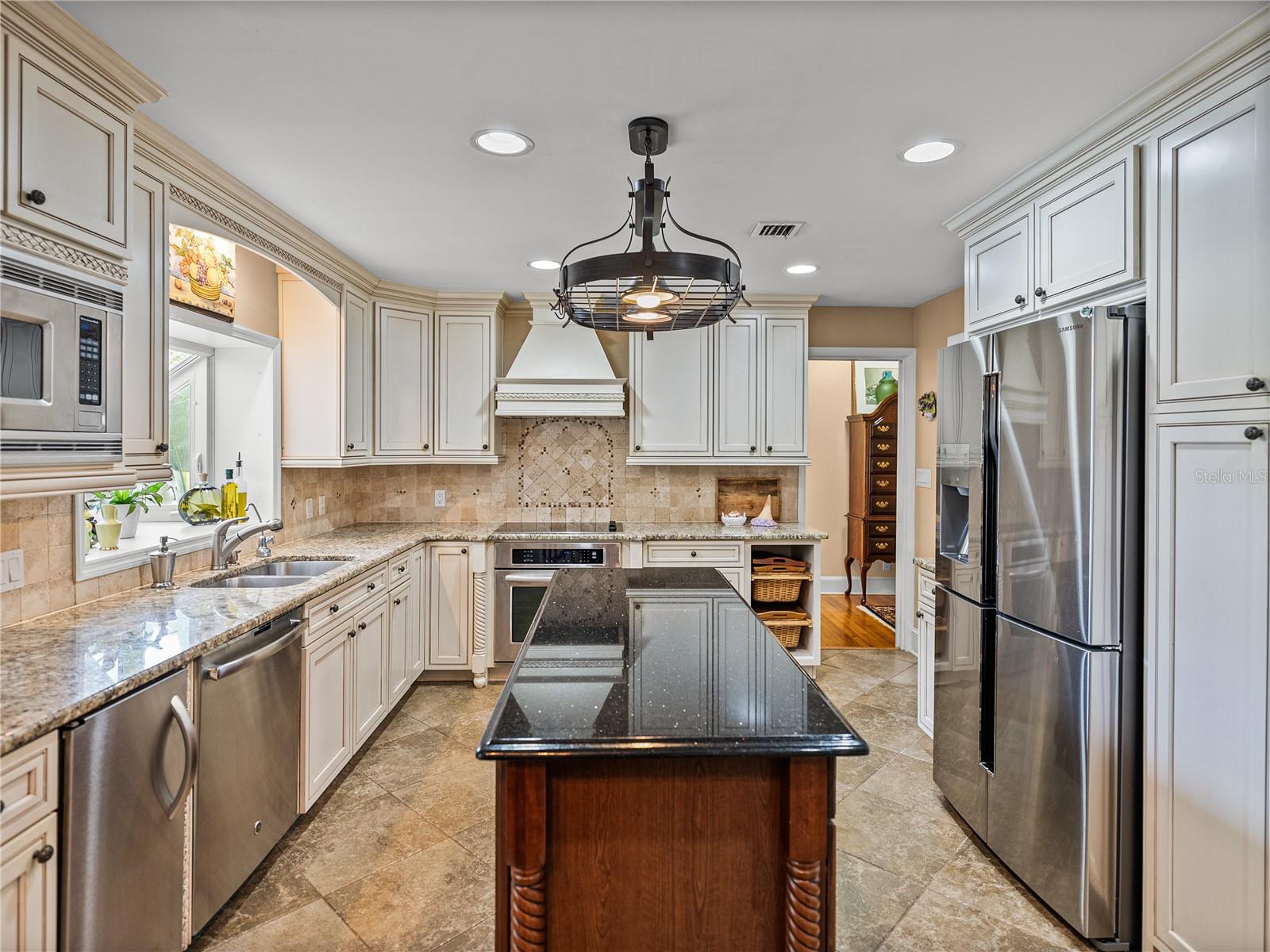 Image 21 of 81 For 2213 Woodbine Avenue