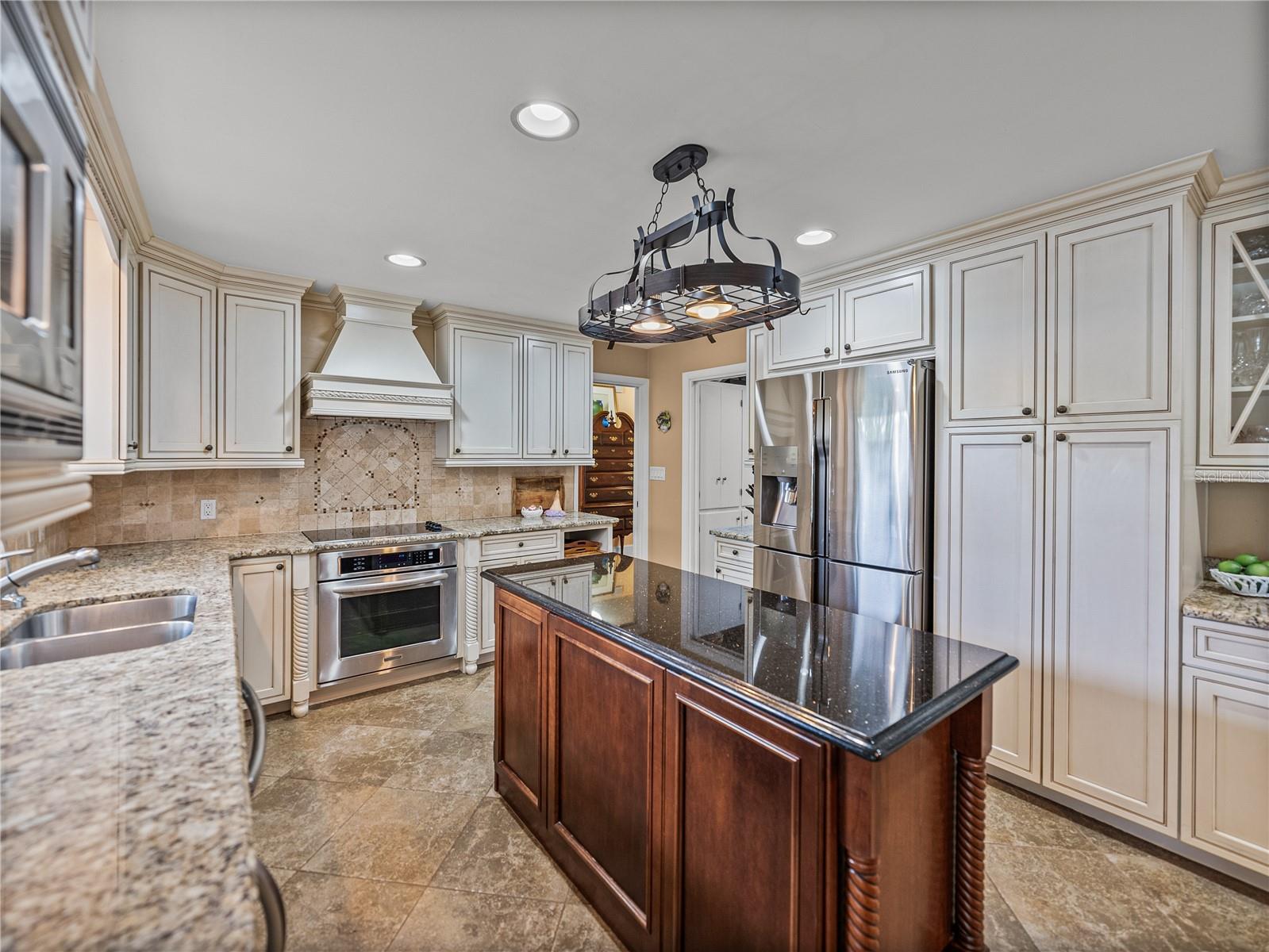 Image 22 of 81 For 2213 Woodbine Avenue