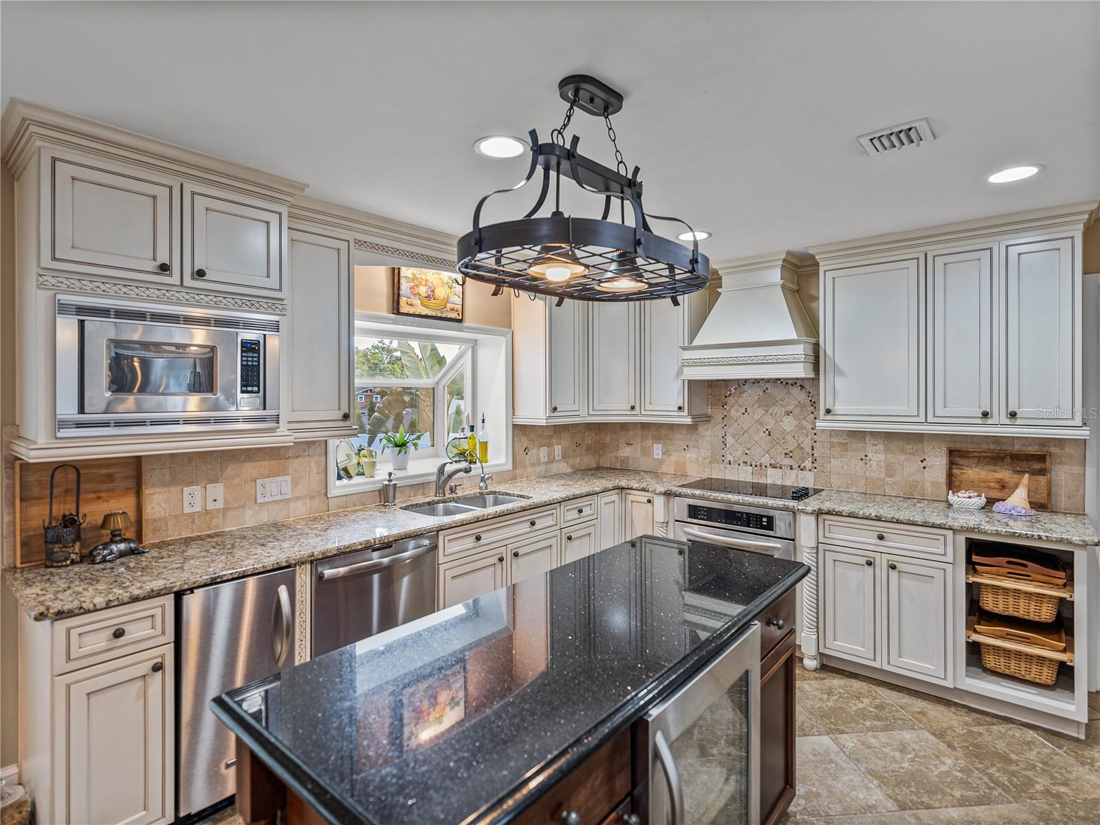 Image 23 of 81 For 2213 Woodbine Avenue