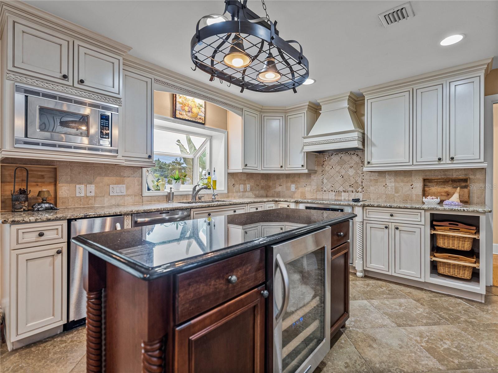 Image 24 of 81 For 2213 Woodbine Avenue