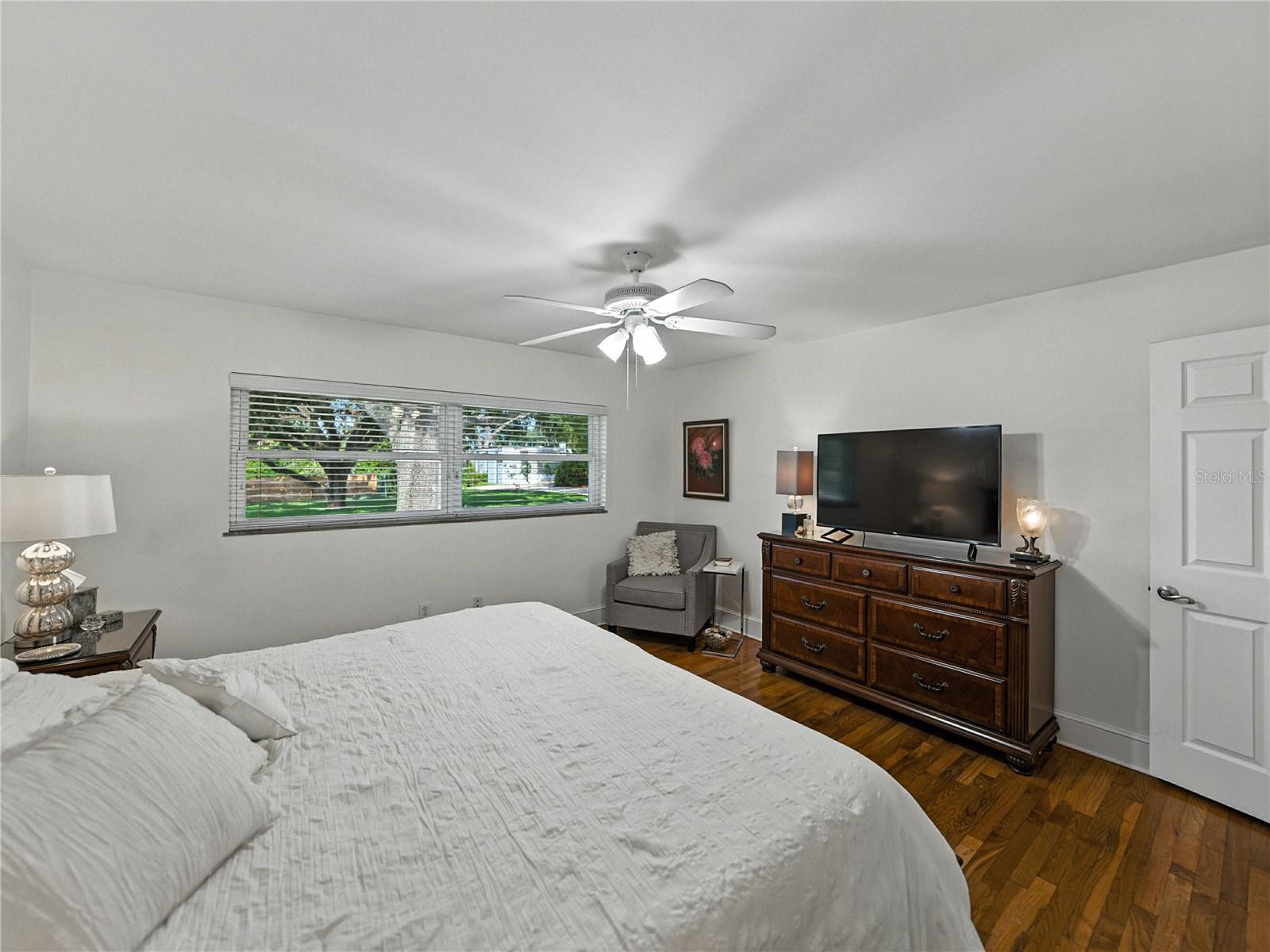 Image 42 of 81 For 2213 Woodbine Avenue