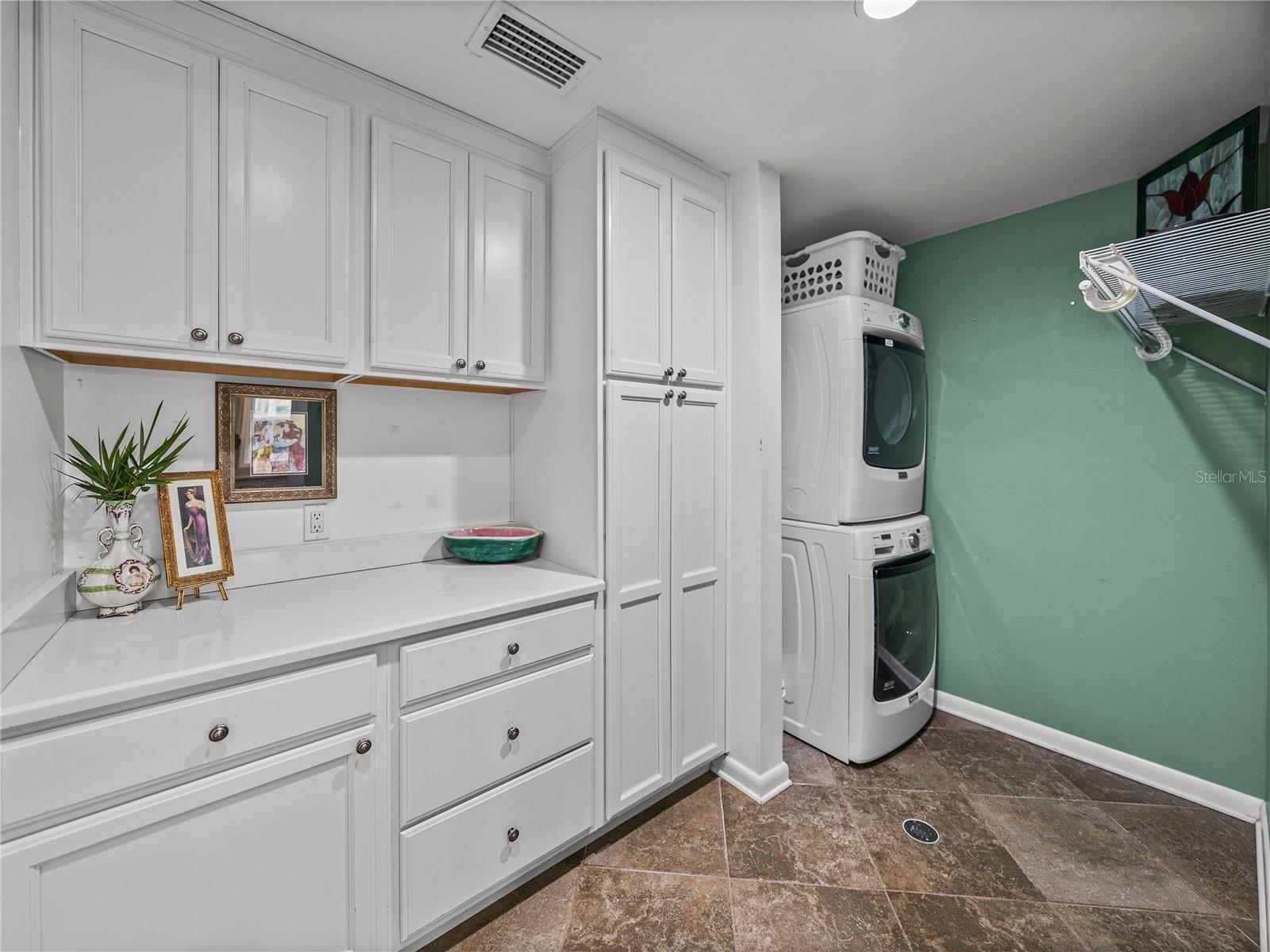 Image 51 of 81 For 2213 Woodbine Avenue