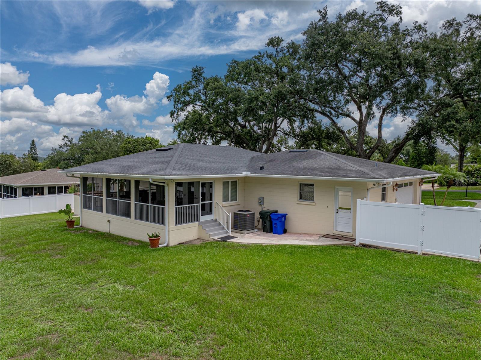 Image 70 of 81 For 2213 Woodbine Avenue