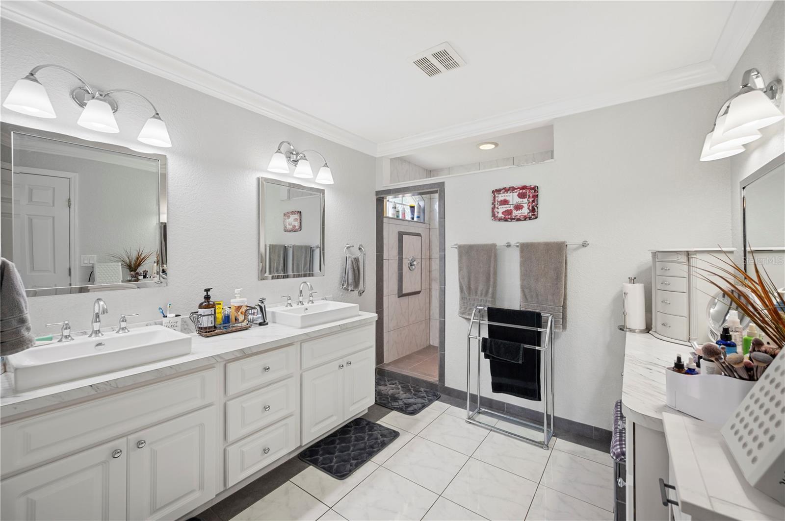 Image 19 of 38 For 5487 Oakford Drive