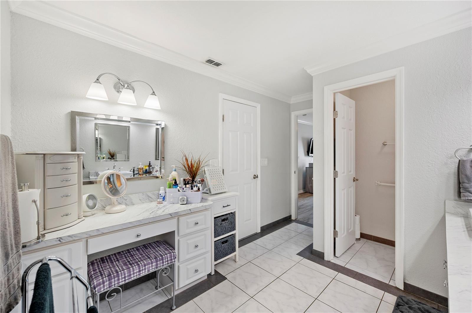 Image 21 of 38 For 5487 Oakford Drive
