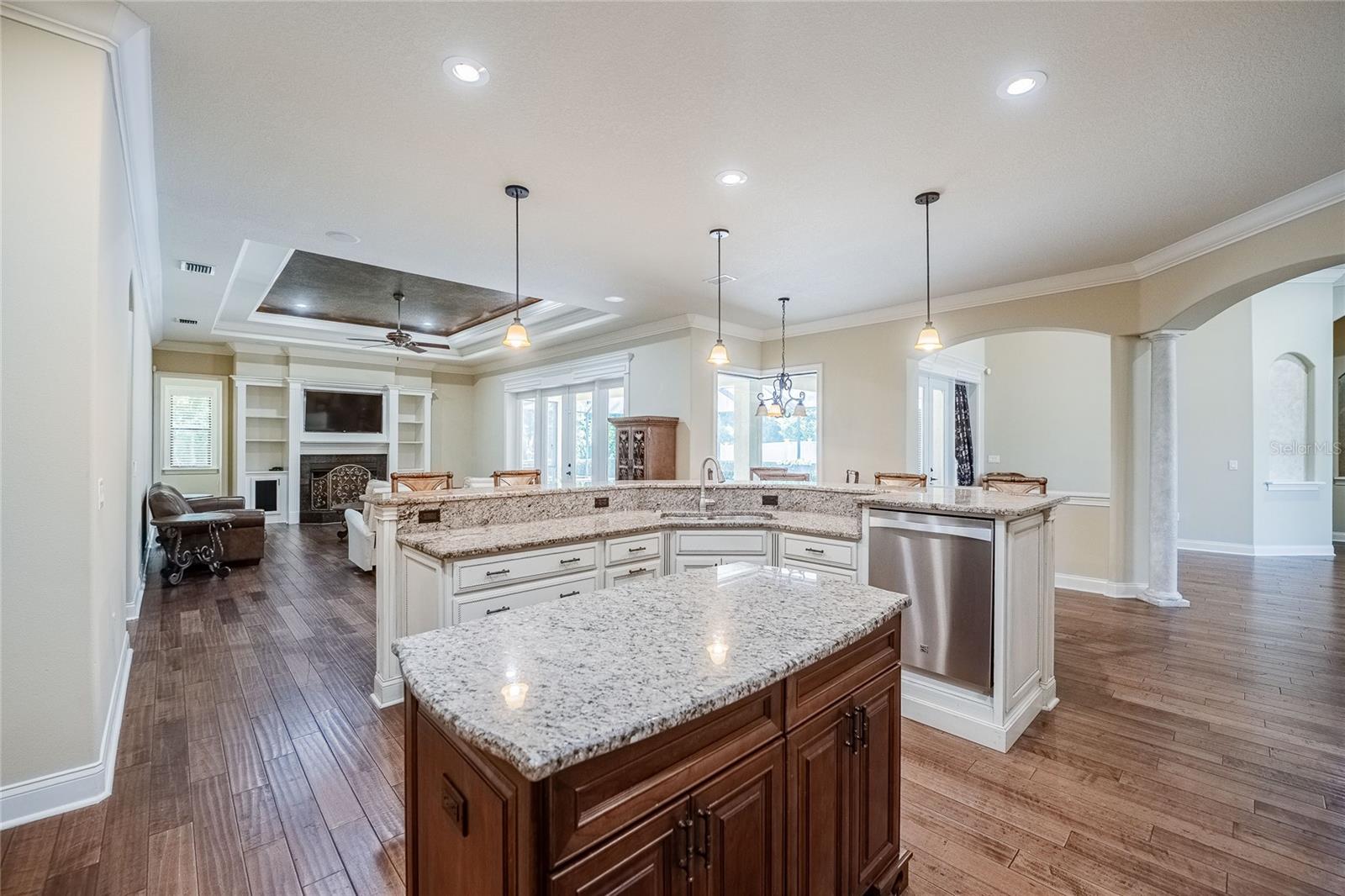 Image 12 of 54 For 6658 Crescent Woods Circle