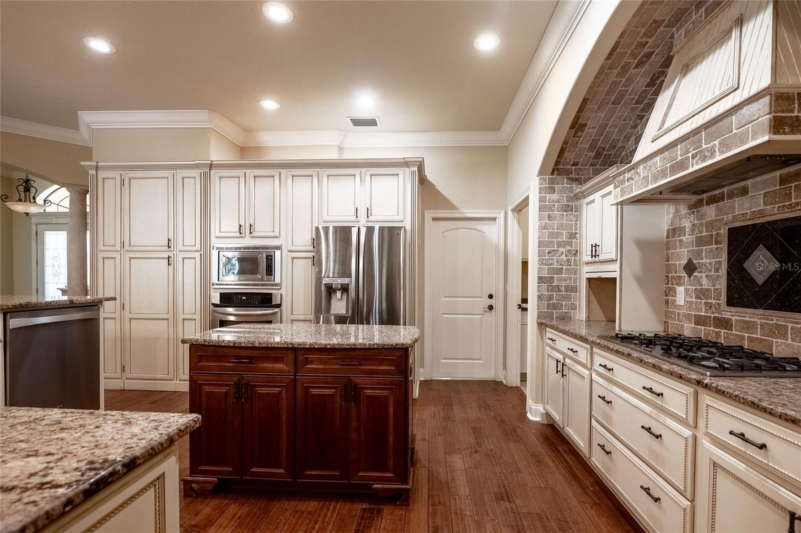 Image 13 of 54 For 6658 Crescent Woods Circle