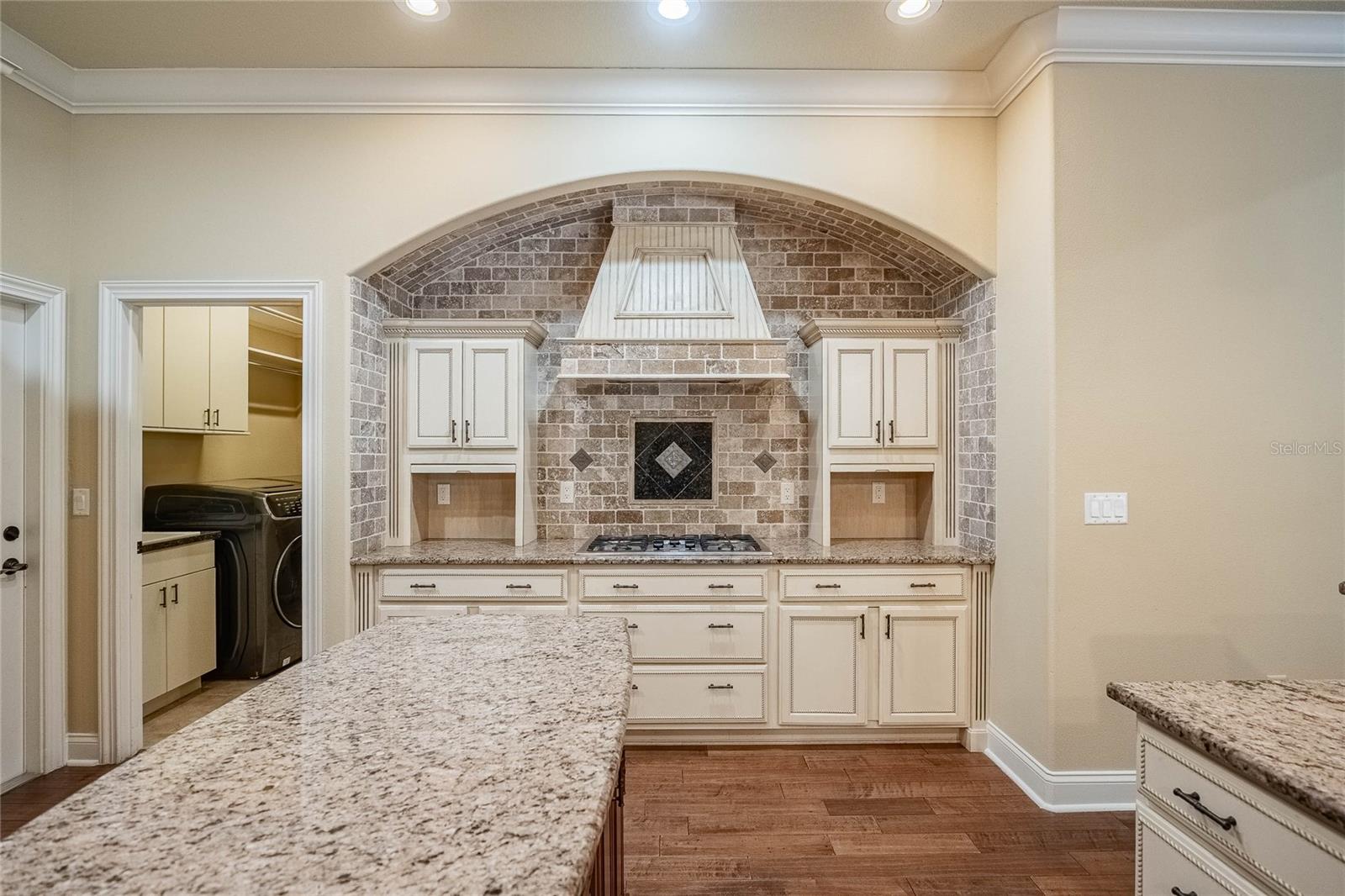Image 14 of 54 For 6658 Crescent Woods Circle