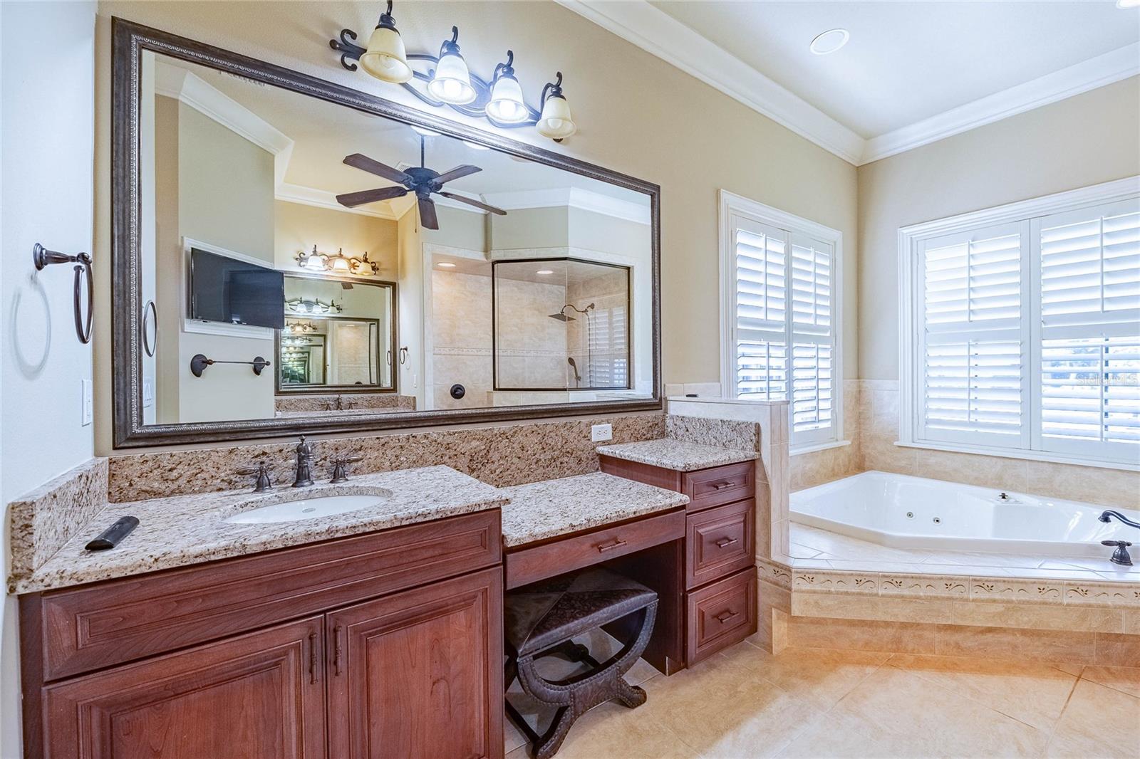 Image 27 of 54 For 6658 Crescent Woods Circle