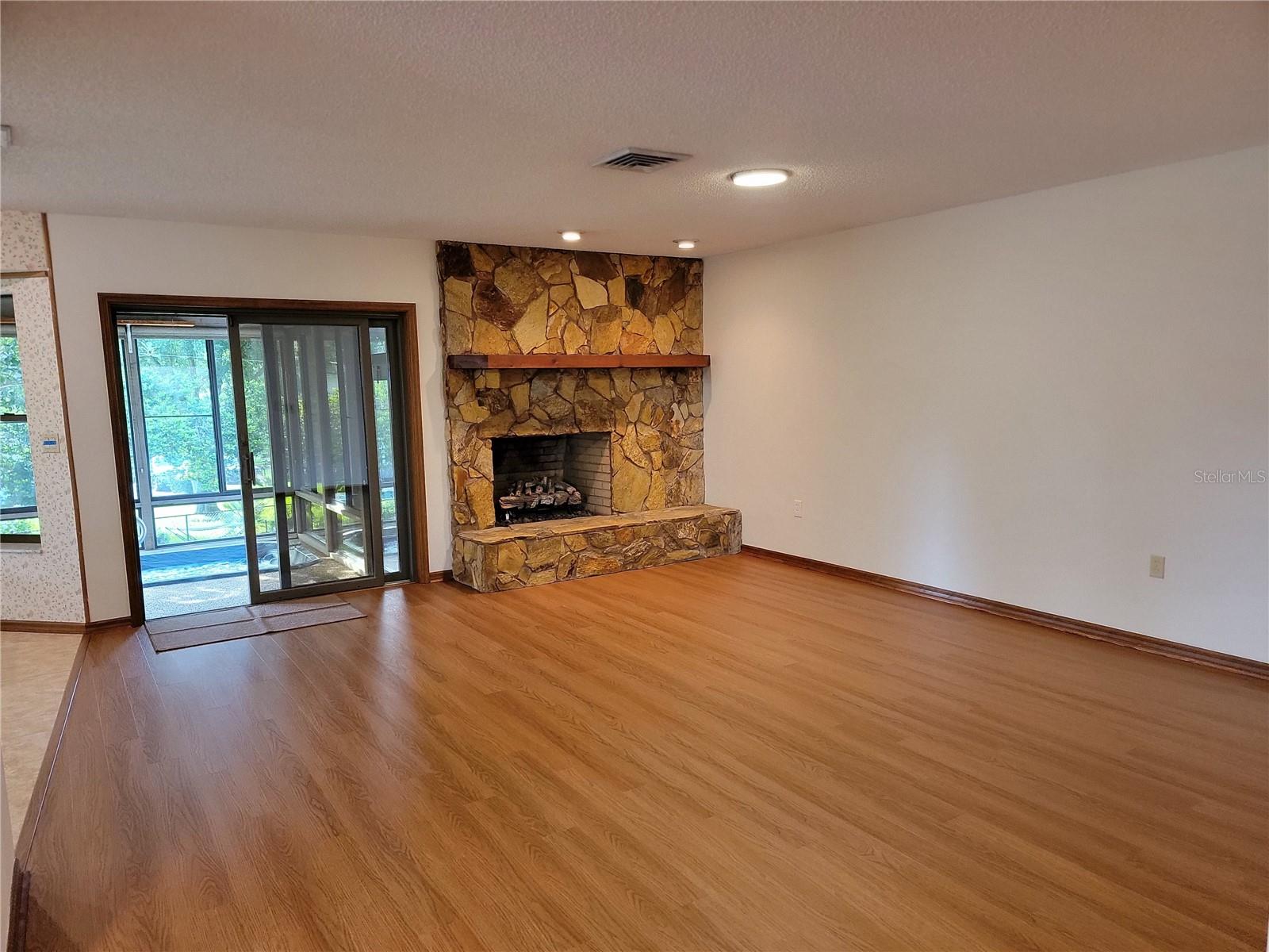 Image 10 of 63 For 1842 Pinnacle Drive