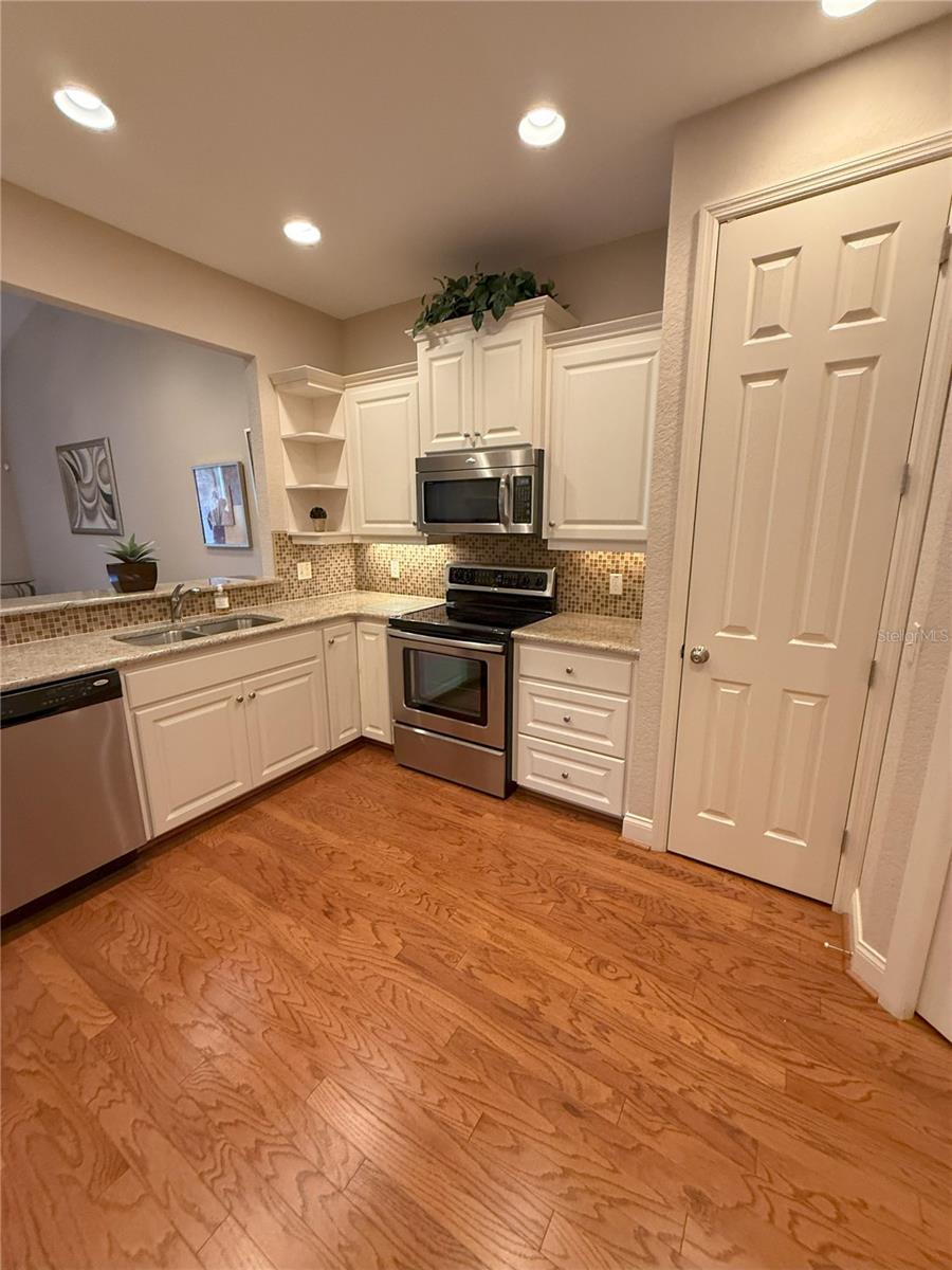 Image 8 of 24 For 2929 Mission Lakes Drive 10