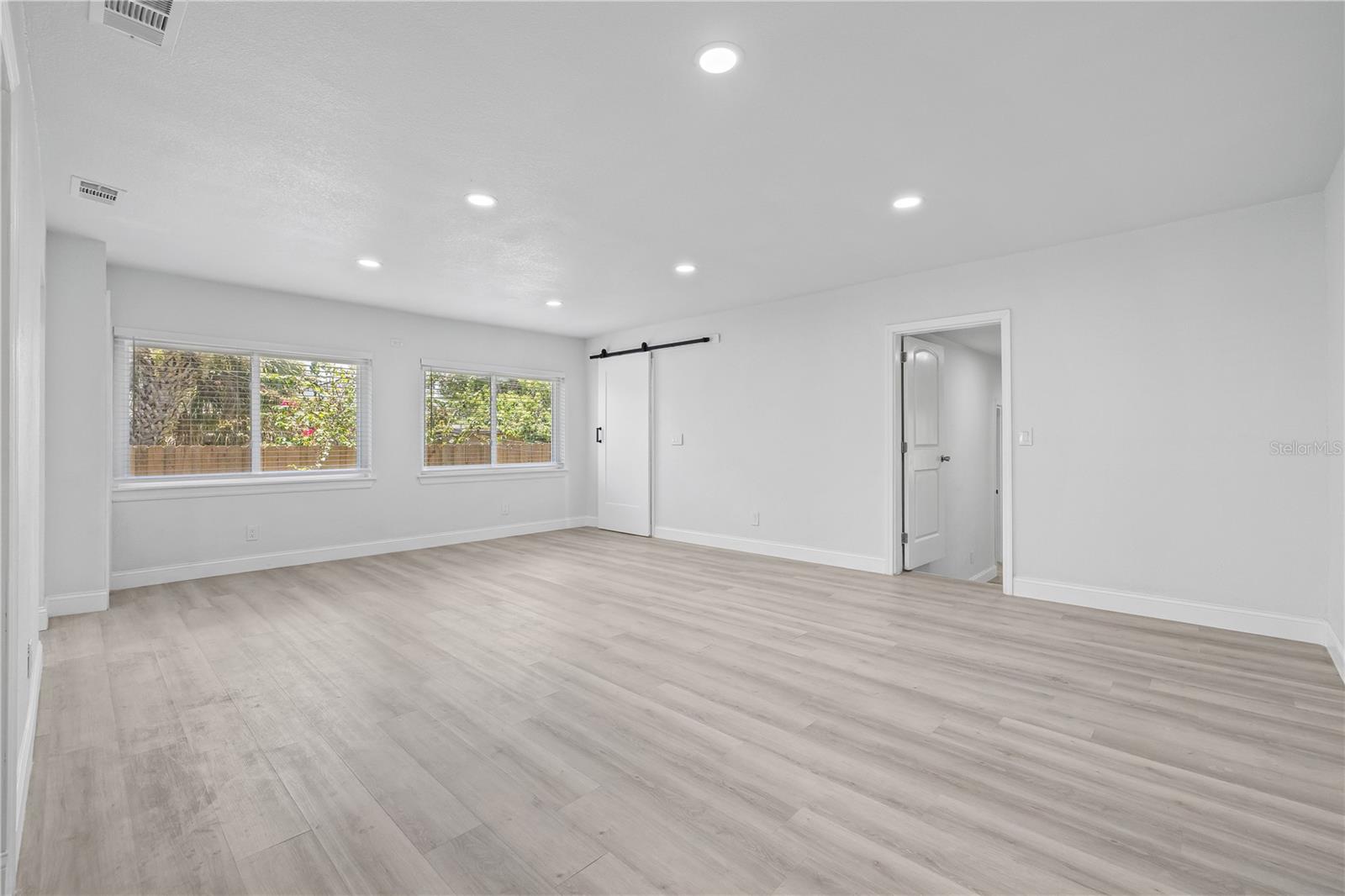 Image 19 of 50 For 4318 1st Avenue S