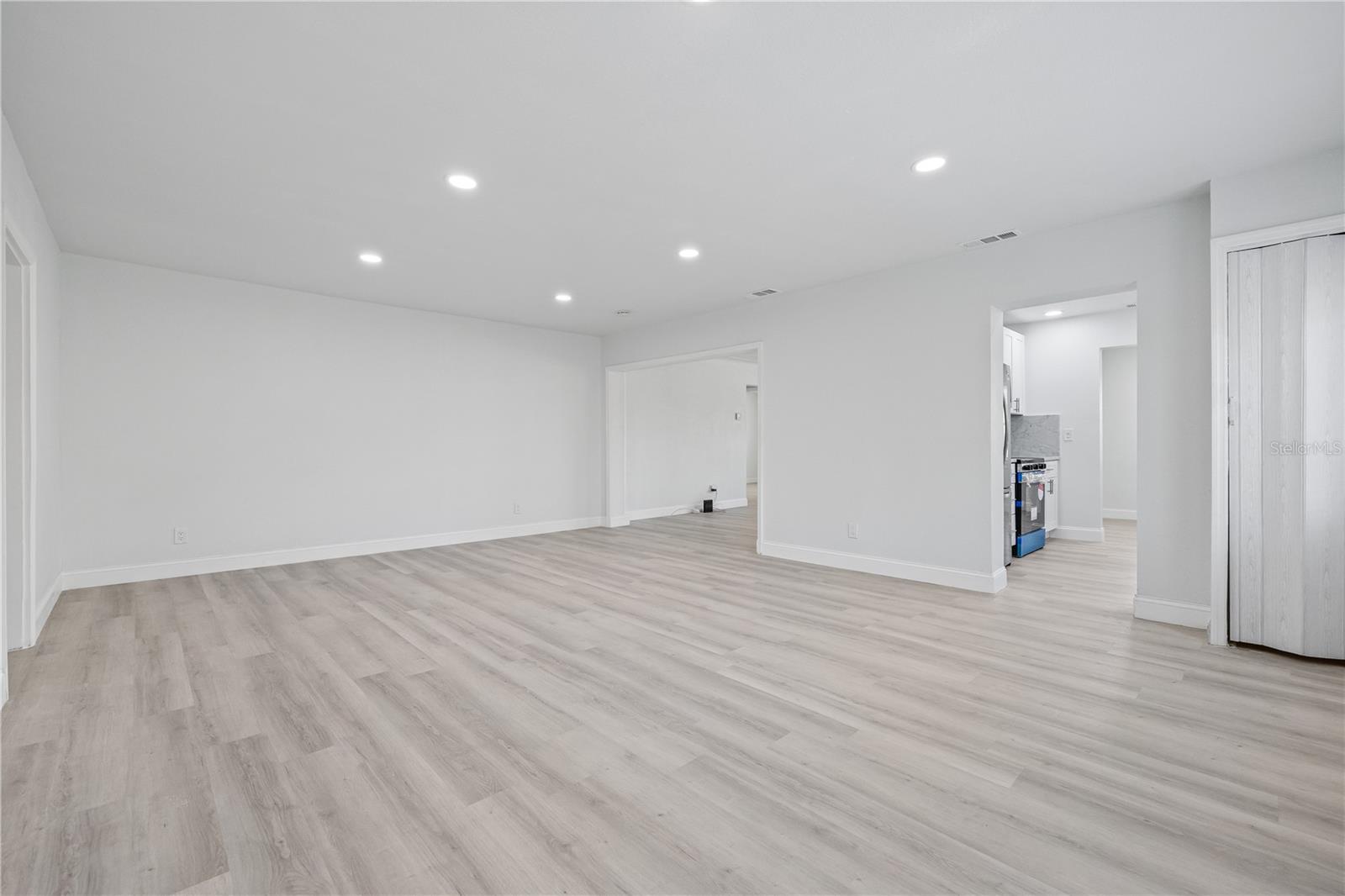 Image 21 of 50 For 4318 1st Avenue S