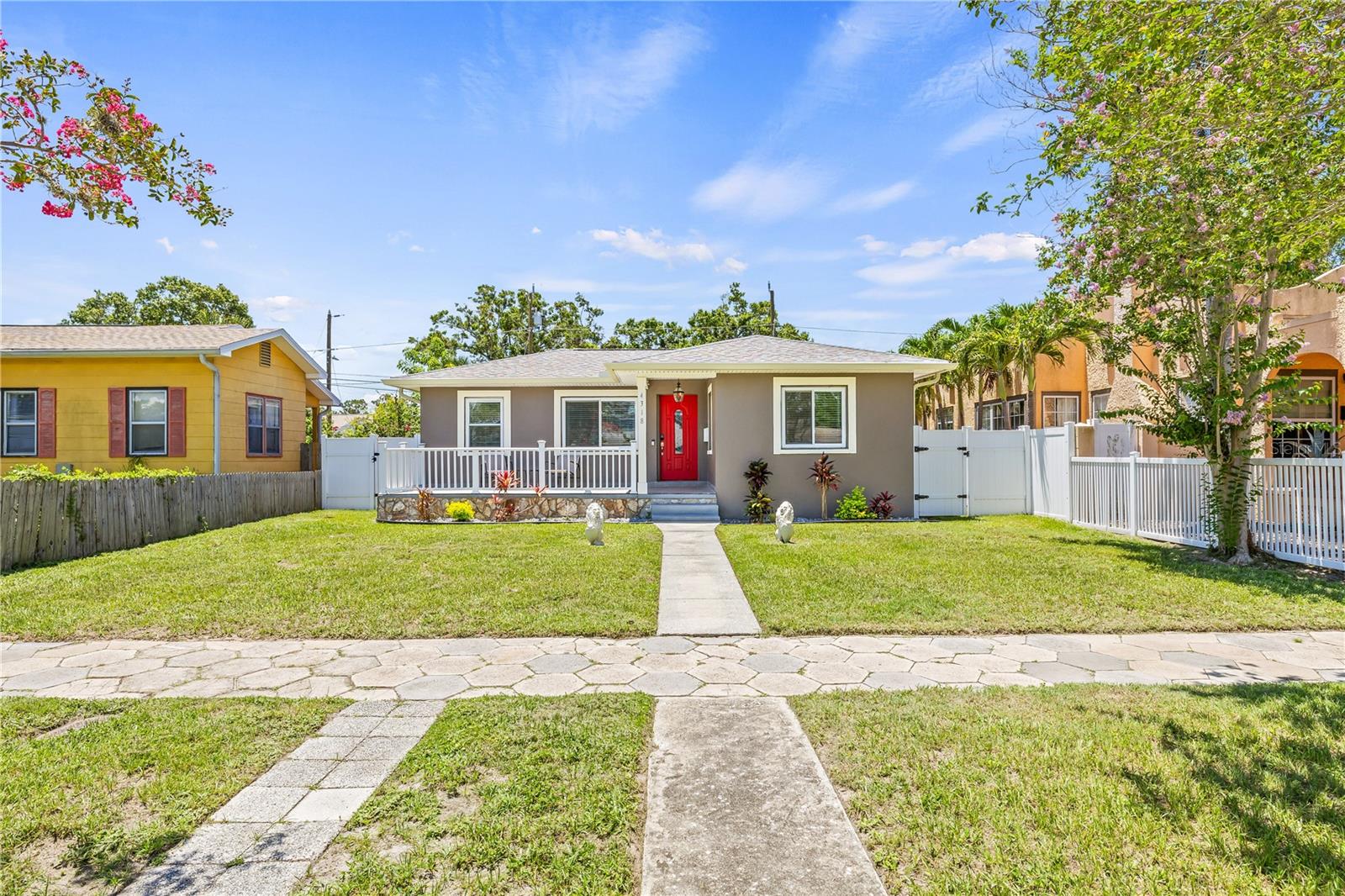 Image 3 of 50 For 4318 1st Avenue S