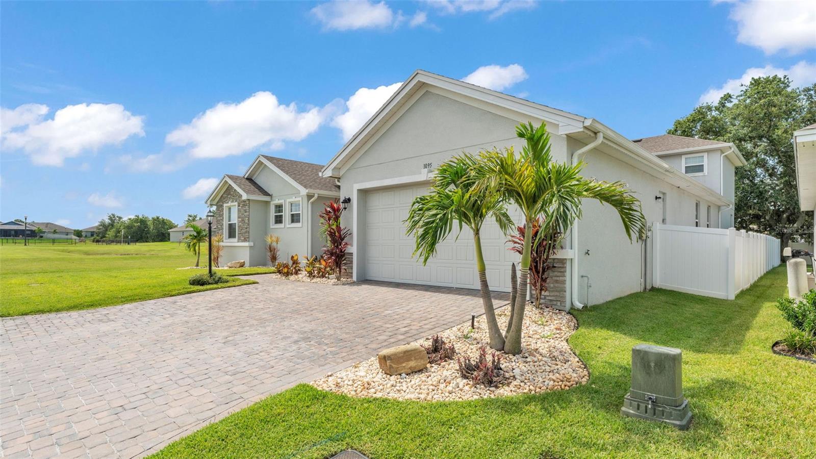 Image 2 of 62 For 1095 Woodland Oaks Drive