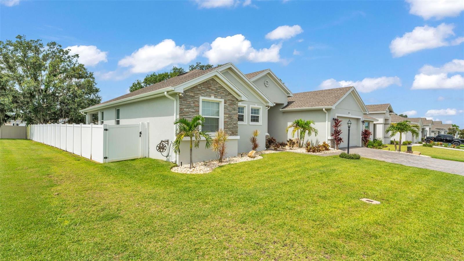 Image 3 of 62 For 1095 Woodland Oaks Drive