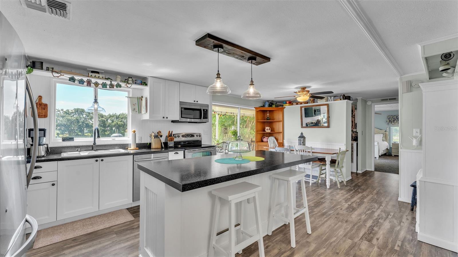 Image 11 of 54 For 2055 S Floral Ave  164