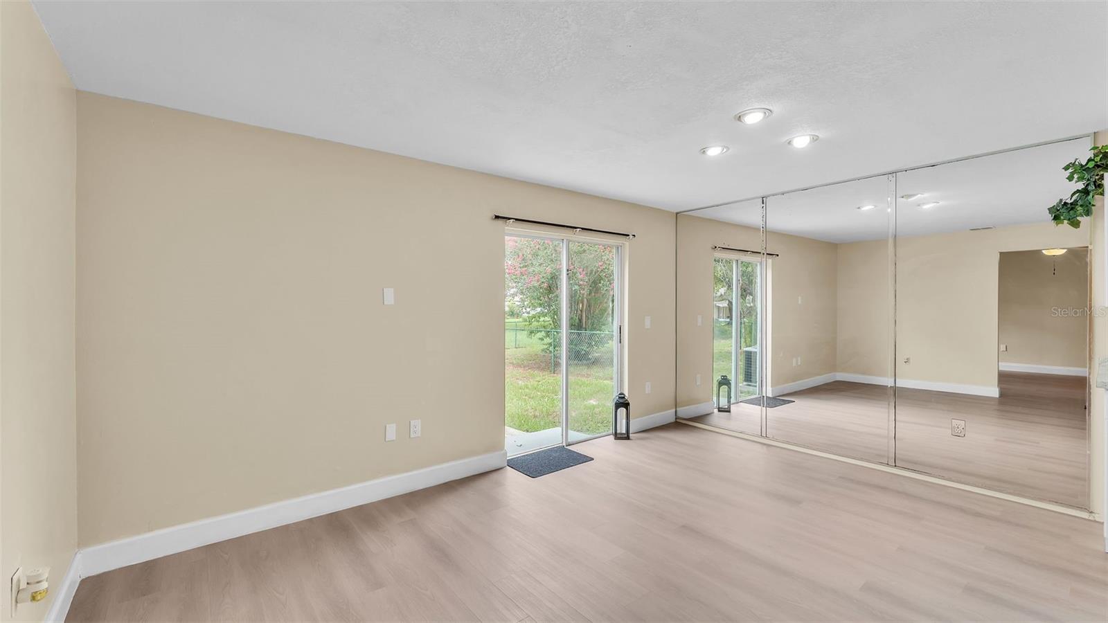 Image 10 of 40 For 1100 Lowry Avenue 69