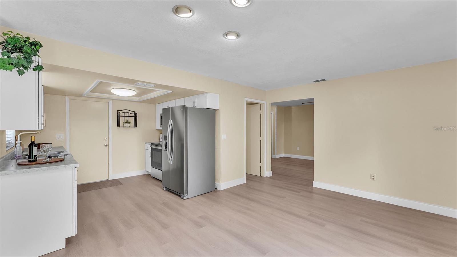 Image 11 of 40 For 1100 Lowry Avenue 69