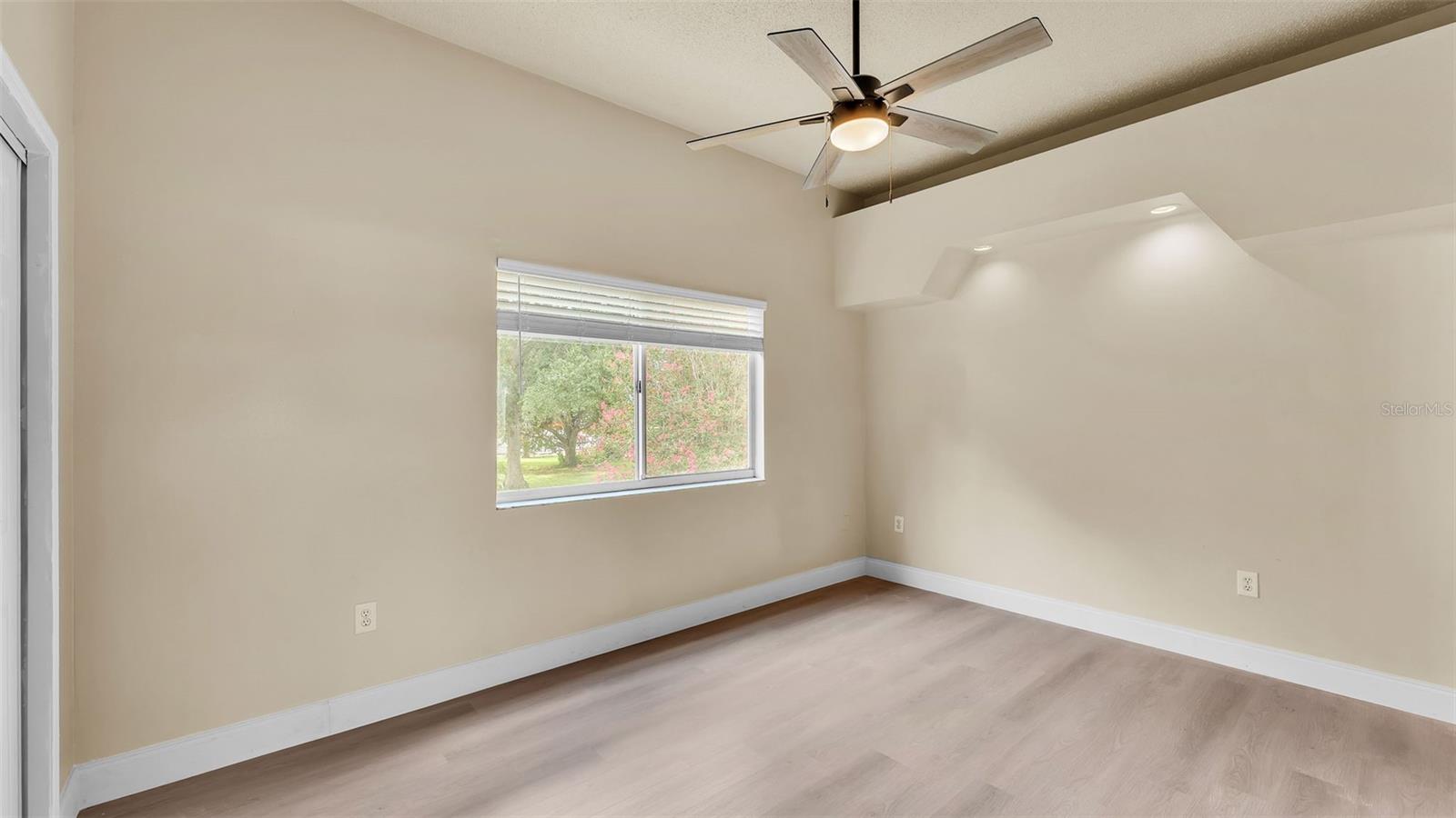 Image 17 of 40 For 1100 Lowry Avenue 69